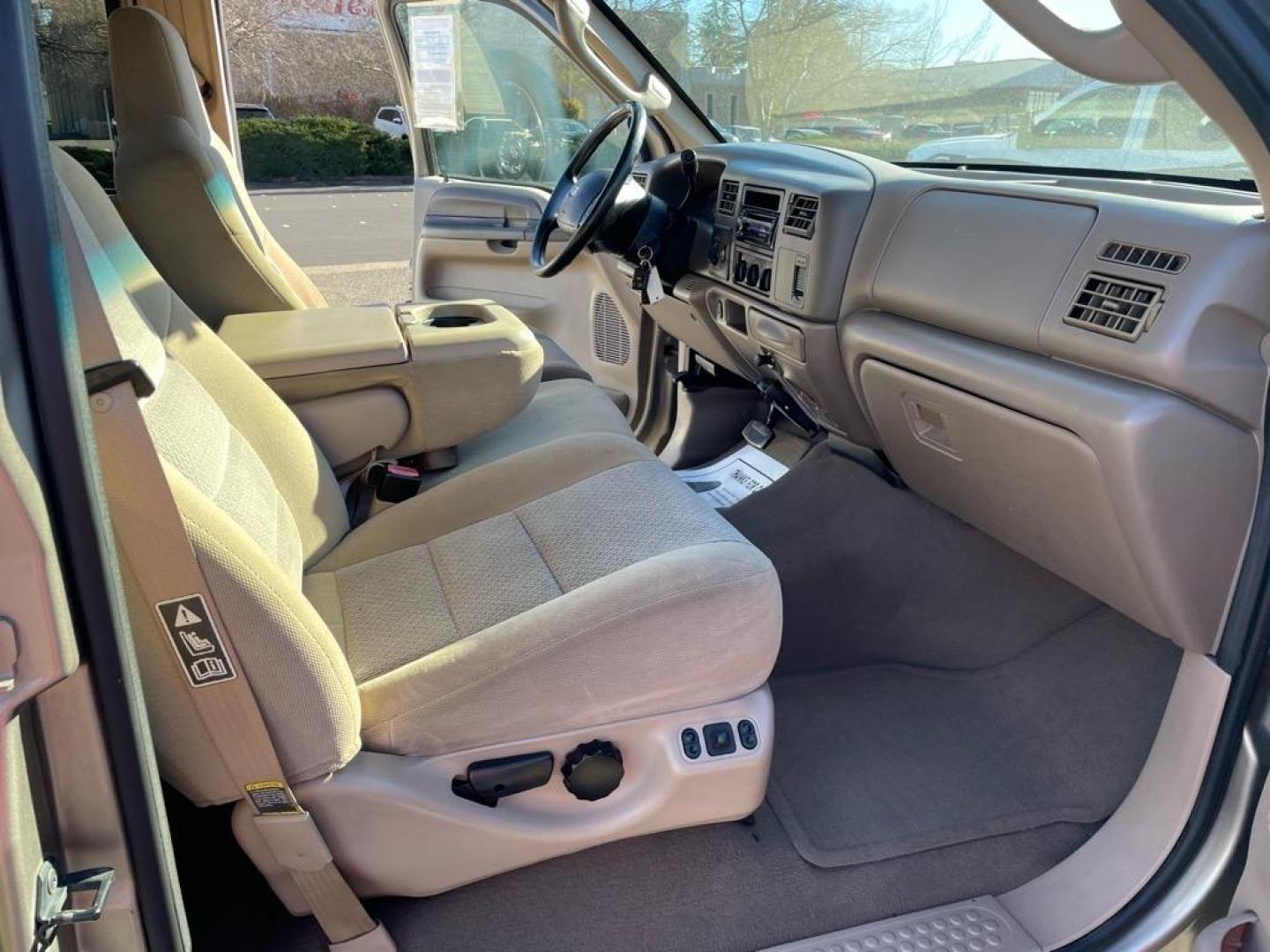 2004 Arizona Beige Clearcoat Metallic Ford F-250 Super Duty XLT (1FTNW21P04E) with an Power Stroke 6.0L Diesel Turbo V8 325hp 560ft. lbs. Other engine, 5-Speed Automatic transmission, located at 800 Riverside Ave, Roseville, CA, 95678, (916) 773-4549, 38.732265, -121.291039 - Photo#13