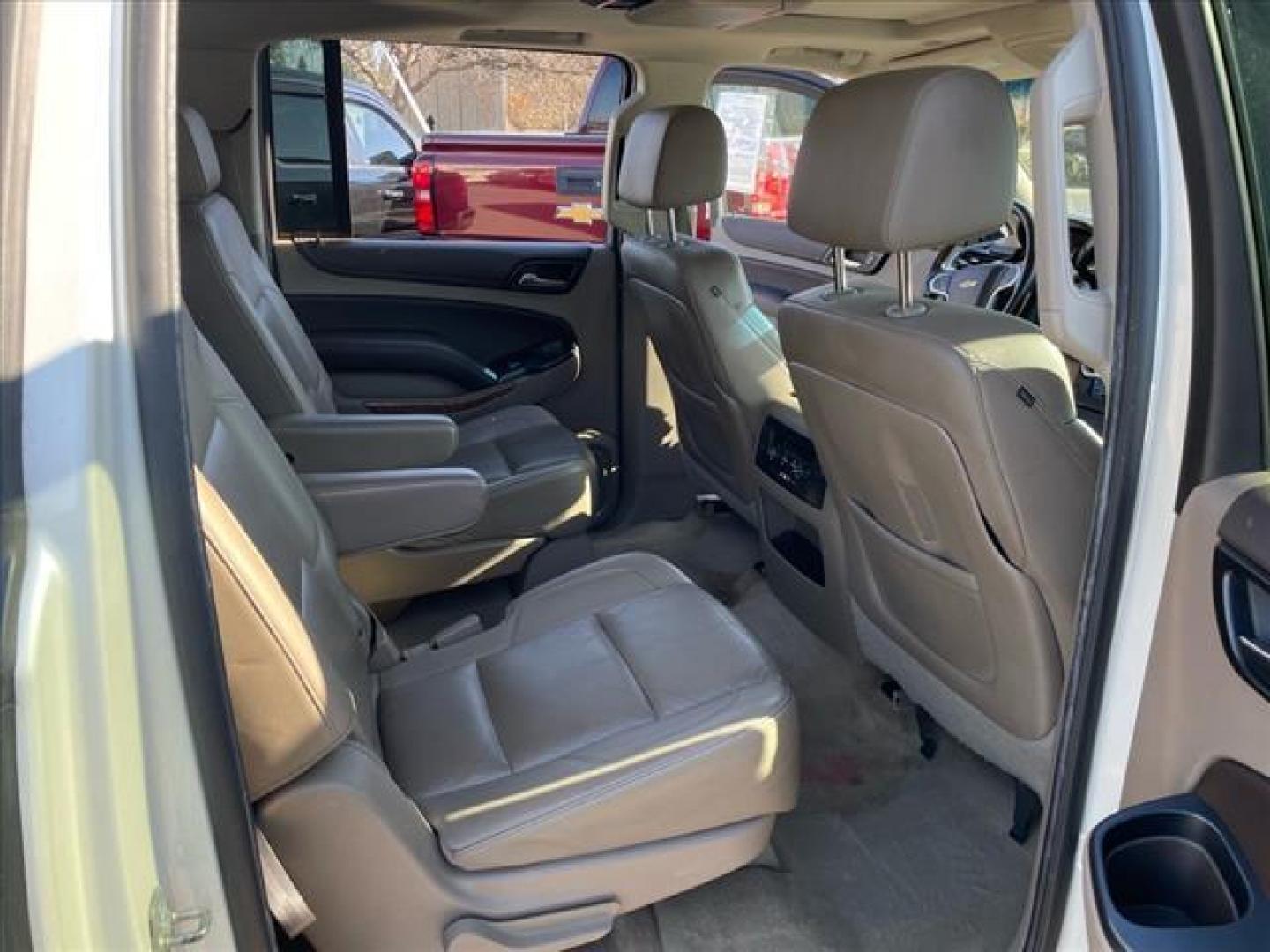2015 White Diamond Tricoat Chevrolet Suburban LTZ (1GNSKKKC0FR) with an 5.3L EcoTec3 5.3L Flex Fuel V8 355hp 383ft. lbs. Direct Injection engine, 6-Speed Shiftable Automatic w/Overdrive transmission, located at 800 Riverside Ave, Roseville, CA, 95678, (916) 773-4549, 38.732265, -121.291039 - Photo#14
