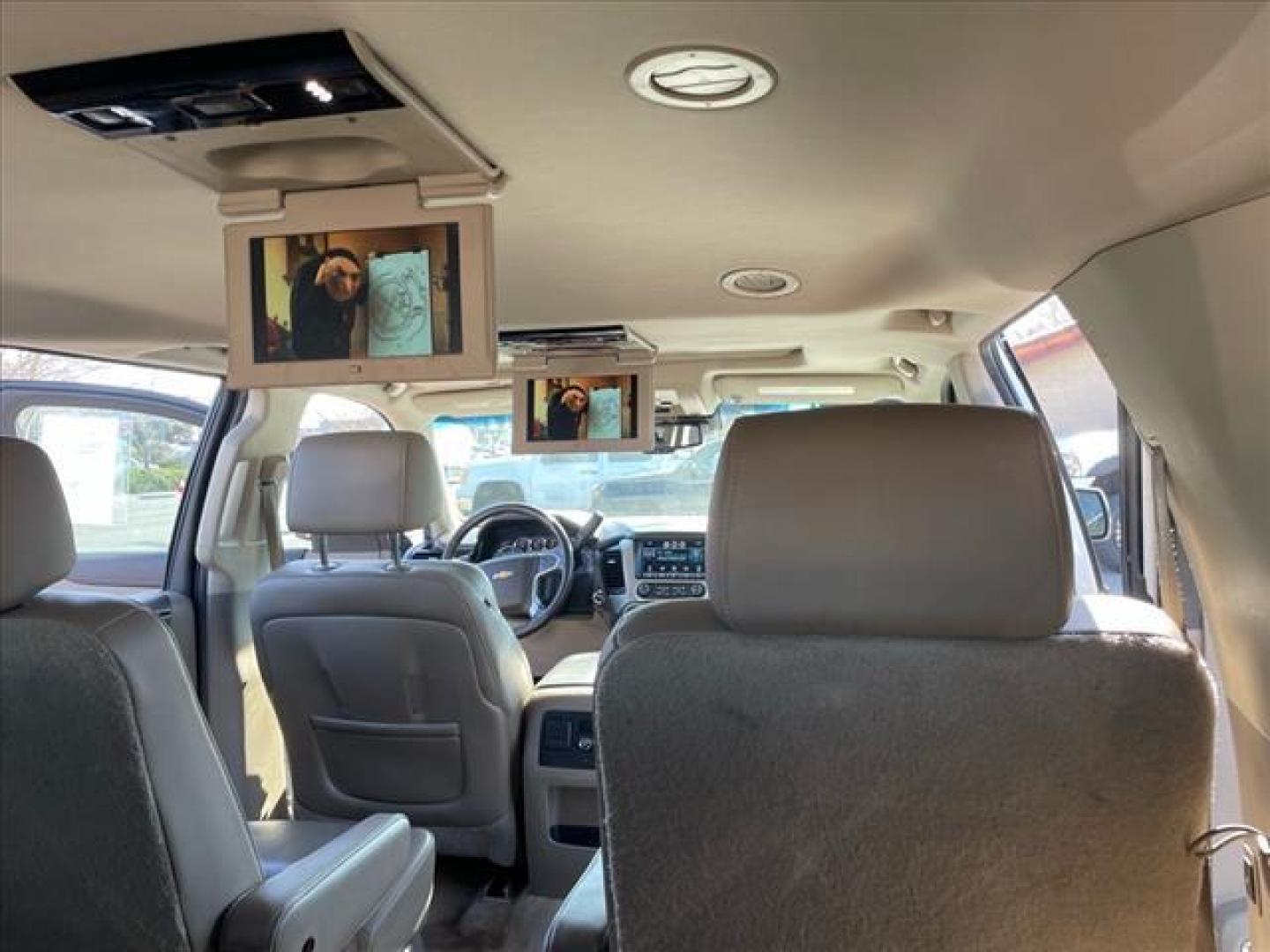 2015 White Diamond Tricoat Chevrolet Suburban LTZ (1GNSKKKC0FR) with an 5.3L EcoTec3 5.3L Flex Fuel V8 355hp 383ft. lbs. Direct Injection engine, 6-Speed Shiftable Automatic w/Overdrive transmission, located at 800 Riverside Ave, Roseville, CA, 95678, (916) 773-4549, 38.732265, -121.291039 - Photo#16