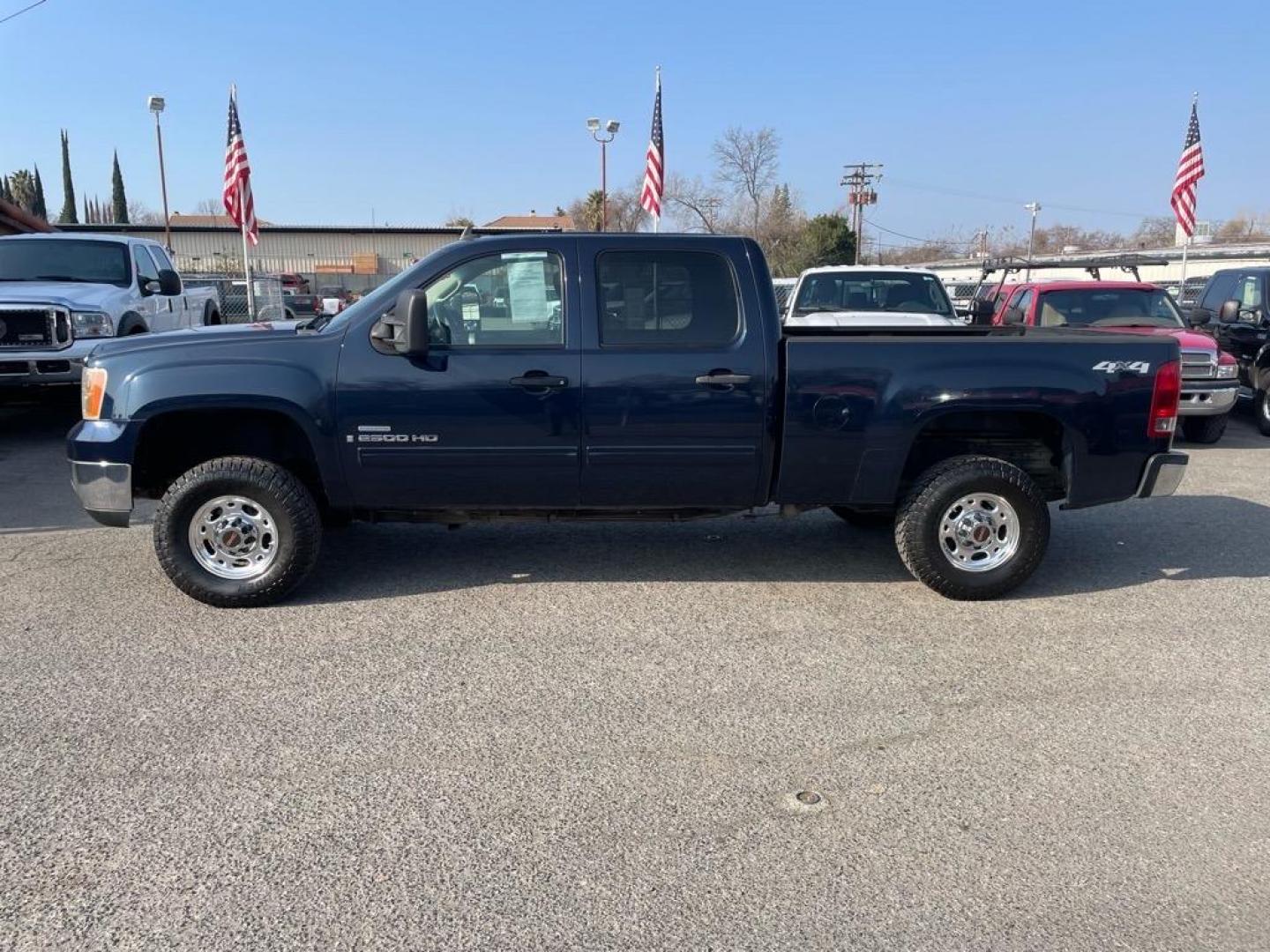 2008 Deep Blue Metallic GMC Sierra 2500HD SLE1 (1GTHK23628F) with an 6.6L Duramax 6.6L Diesel Turbo V8 365hp 660ft. lbs. Common Rail Direct Injection engine, Allison 1000 6-Speed Shiftable Automatic transmission, located at 800 Riverside Ave, Roseville, CA, 95678, (916) 773-4549, 38.732265, -121.291039 - DURAMAX DIESEL CREW CAB 4X4 SLE ALLISON TRANSMISSION CLEAN CARFAX - Photo#5