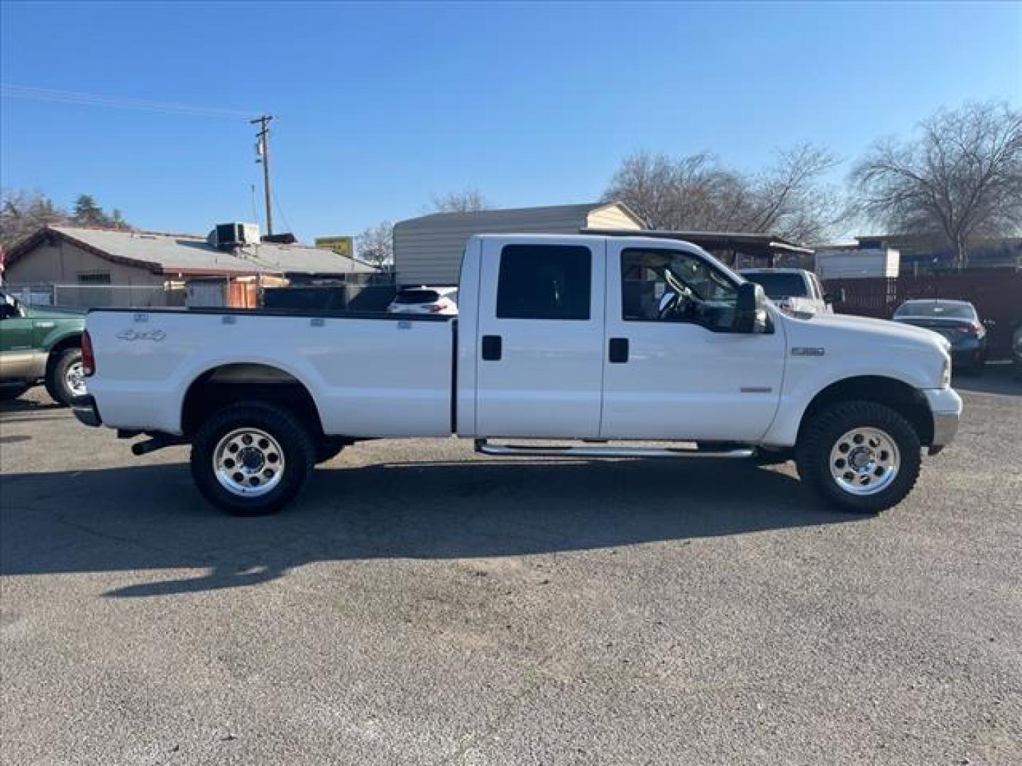 2006 Oxford White Clearcoat Ford F-350 Super Duty XLT (1FTWW31P26E) with an 6.0L Power Stroke 6.0L Diesel Turbo V8 325hp 560ft. lbs. Direct Injection engine, 5-Speed Automatic transmission, located at 800 Riverside Ave, Roseville, CA, 95678, (916) 773-4549, 38.732265, -121.291039 - DIESEL CREW CAB 4X4 XLT - Photo#2