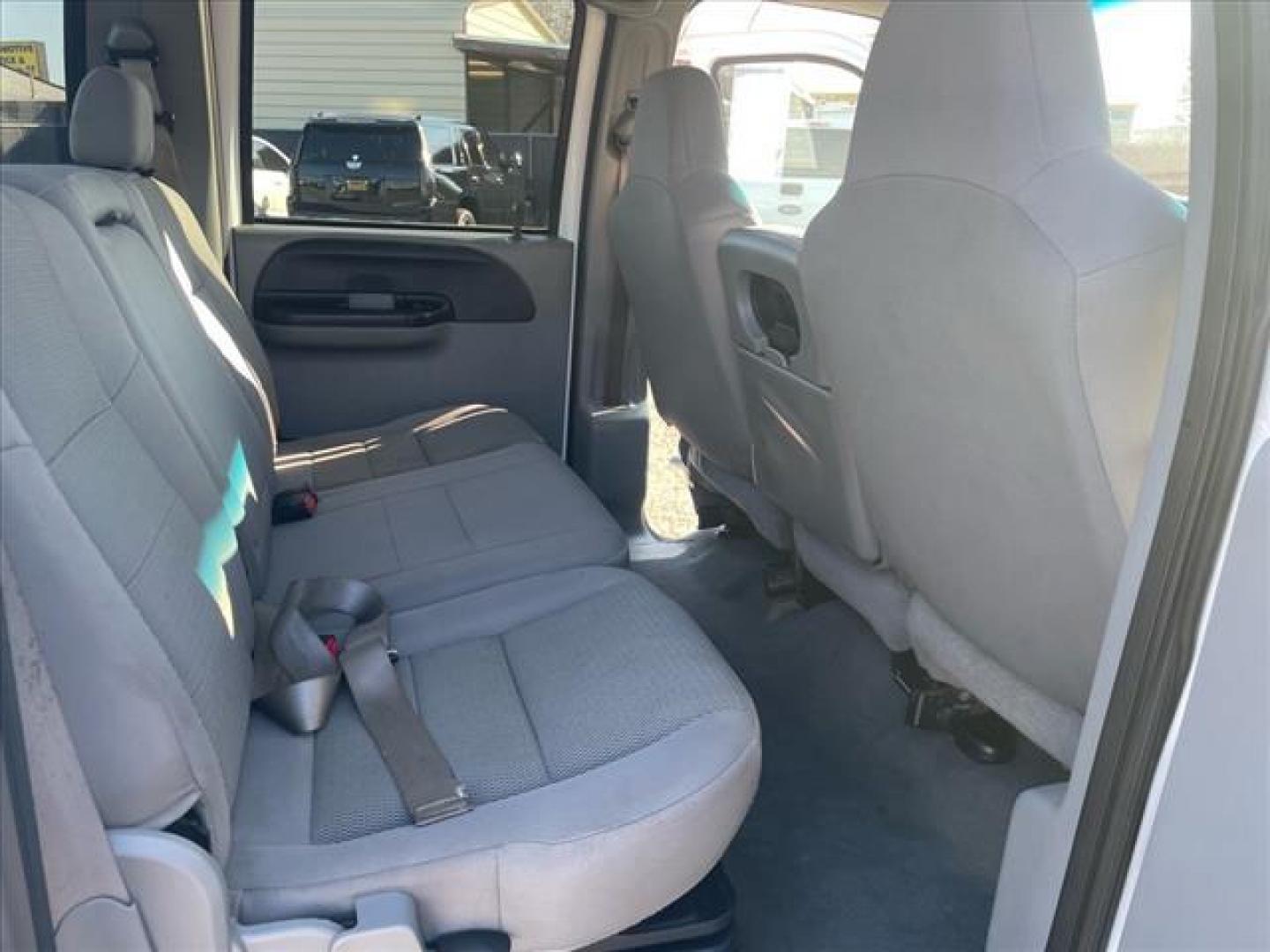 2006 Oxford White Clearcoat Ford F-350 Super Duty XLT (1FTWW31P26E) with an 6.0L Power Stroke 6.0L Diesel Turbo V8 325hp 560ft. lbs. Direct Injection engine, 5-Speed Automatic transmission, located at 800 Riverside Ave, Roseville, CA, 95678, (916) 773-4549, 38.732265, -121.291039 - DIESEL CREW CAB 4X4 XLT - Photo#8