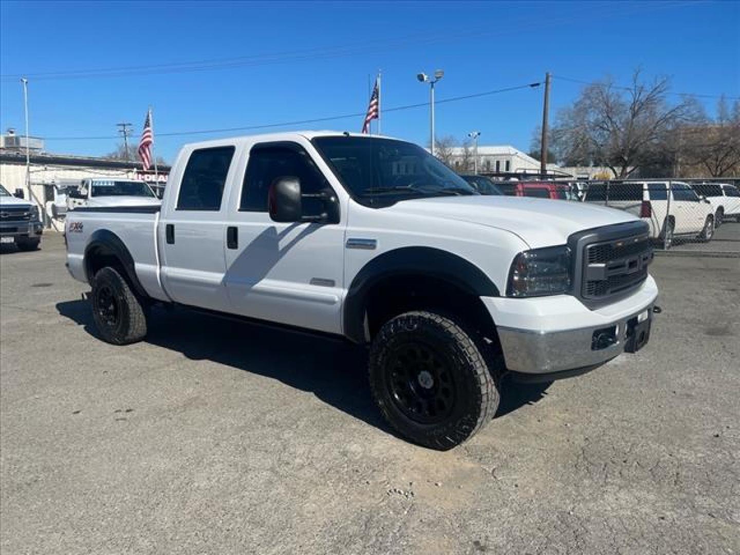 2005 Oxford White Clearcoat Ford F-250 Super Duty Lariat (1FTSW21PX5E) with an 6.0L Power Stroke 6.0L Diesel Turbo V8 325hp 560ft. lbs. Direct Injection engine, 5-Speed Automatic transmission, located at 800 Riverside Ave, Roseville, CA, 95678, (916) 773-4549, 38.732265, -121.291039 - DIESEL CREW CAB 4X4 FX4 LARIAT HEADSTUDS LIFTED AIR BAG SUSPENSION POWER RUNNING BOARDS CLEAN CARFAX - Photo#1