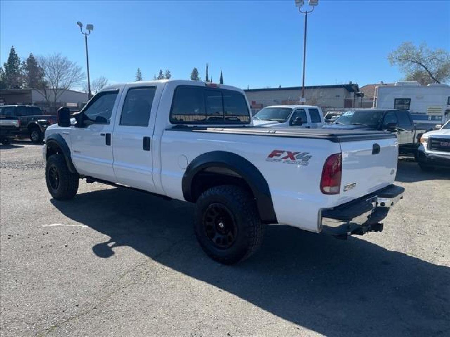 2005 Oxford White Clearcoat Ford F-250 Super Duty Lariat (1FTSW21PX5E) with an 6.0L Power Stroke 6.0L Diesel Turbo V8 325hp 560ft. lbs. Direct Injection engine, 5-Speed Automatic transmission, located at 800 Riverside Ave, Roseville, CA, 95678, (916) 773-4549, 38.732265, -121.291039 - DIESEL CREW CAB 4X4 FX4 LARIAT HEADSTUDS LIFTED AIR BAG SUSPENSION POWER RUNNING BOARDS CLEAN CARFAX - Photo#3