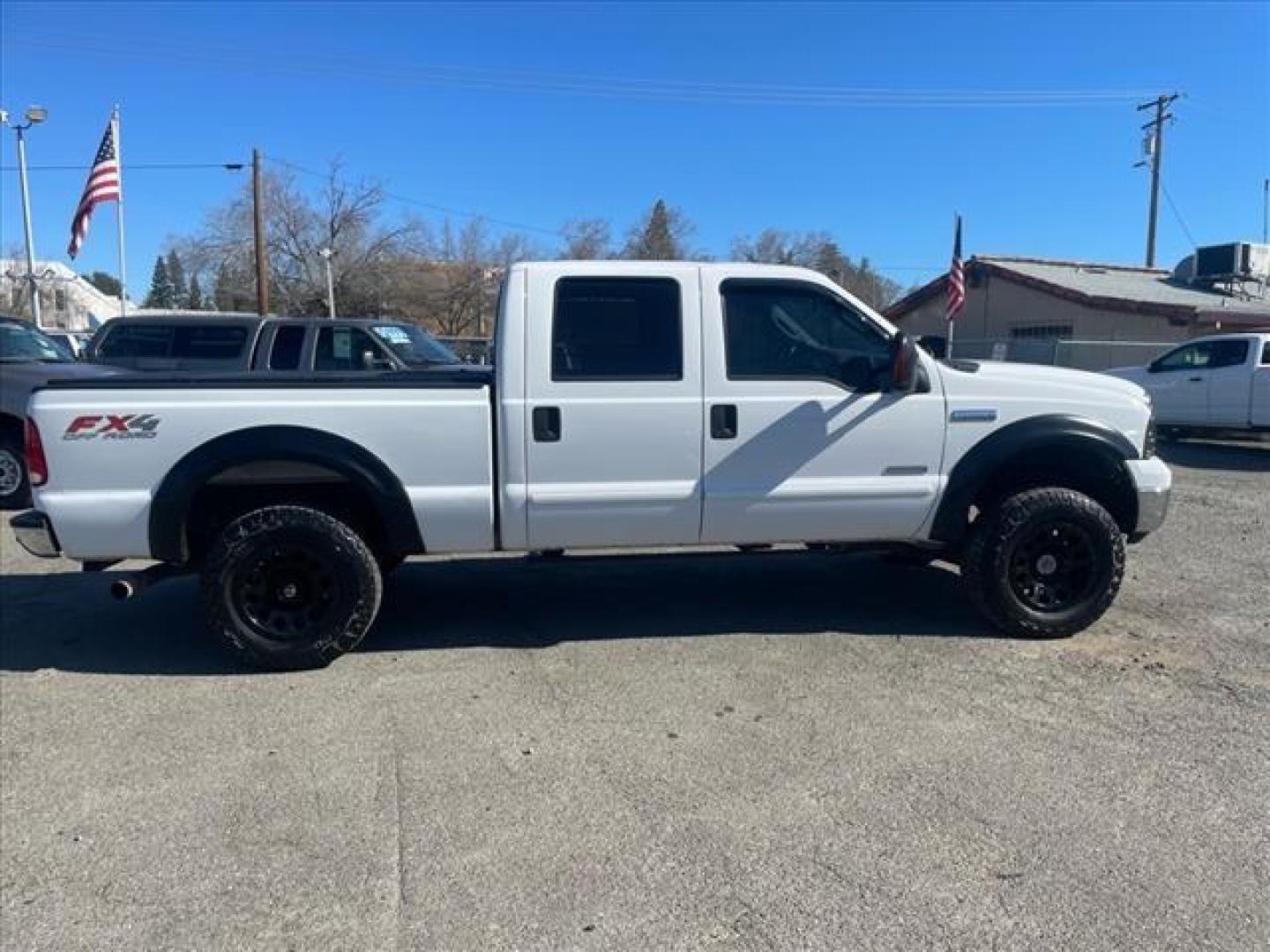 2005 Oxford White Clearcoat Ford F-250 Super Duty Lariat (1FTSW21PX5E) with an 6.0L Power Stroke 6.0L Diesel Turbo V8 325hp 560ft. lbs. Direct Injection engine, 5-Speed Automatic transmission, located at 800 Riverside Ave, Roseville, CA, 95678, (916) 773-4549, 38.732265, -121.291039 - DIESEL CREW CAB 4X4 FX4 LARIAT HEADSTUDS LIFTED AIR BAG SUSPENSION POWER RUNNING BOARDS CLEAN CARFAX - Photo#6