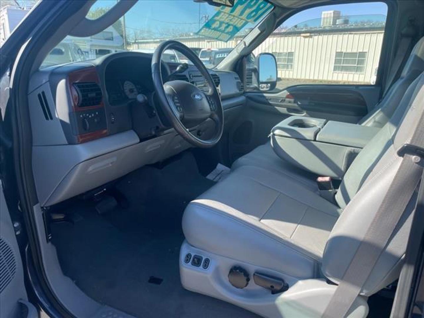 2007 True Blue Clearcoat Metallic Ford F-250 Super Duty Lariat (1FTSW21P37E) with an 6.0L 6.0L Turbo Diesel V8 OHV 32V Direct Injection engine, 5-Speed Automatic transmission, located at 800 Riverside Ave, Roseville, CA, 95678, (916) 773-4549, 38.732265, -121.291039 - DIESEL CREW CAB 4X4 FX4 LARIAT LOW MILES MOON ROOF ONE OWNER CLEAN CARFAX - Photo#11