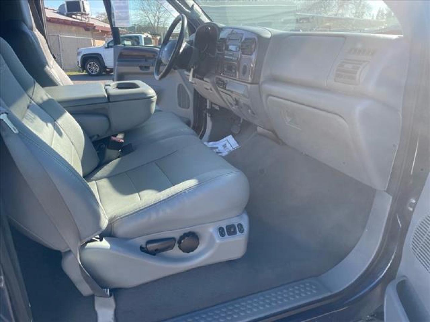 2007 True Blue Clearcoat Metallic Ford F-250 Super Duty Lariat (1FTSW21P37E) with an 6.0L 6.0L Turbo Diesel V8 OHV 32V Direct Injection engine, 5-Speed Automatic transmission, located at 800 Riverside Ave, Roseville, CA, 95678, (916) 773-4549, 38.732265, -121.291039 - DIESEL CREW CAB 4X4 FX4 LARIAT LOW MILES MOON ROOF ONE OWNER CLEAN CARFAX - Photo#13