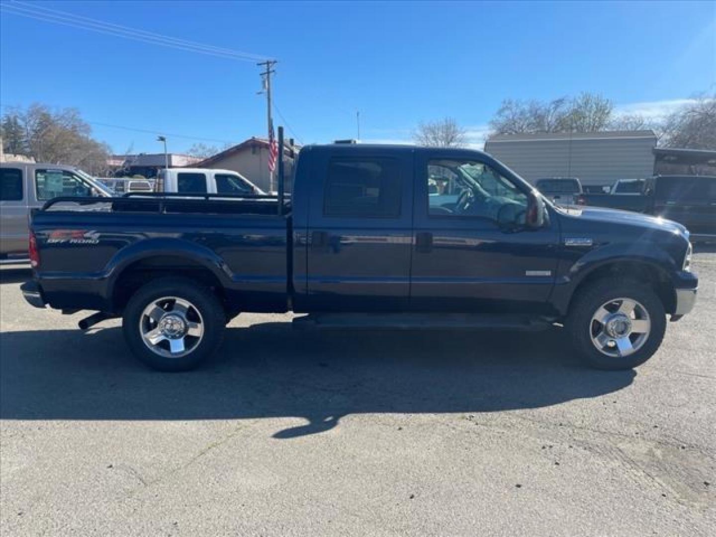 2007 True Blue Clearcoat Metallic Ford F-250 Super Duty Lariat (1FTSW21P37E) with an 6.0L 6.0L Turbo Diesel V8 OHV 32V Direct Injection engine, 5-Speed Automatic transmission, located at 800 Riverside Ave, Roseville, CA, 95678, (916) 773-4549, 38.732265, -121.291039 - DIESEL CREW CAB 4X4 FX4 LARIAT LOW MILES MOON ROOF ONE OWNER CLEAN CARFAX - Photo#5
