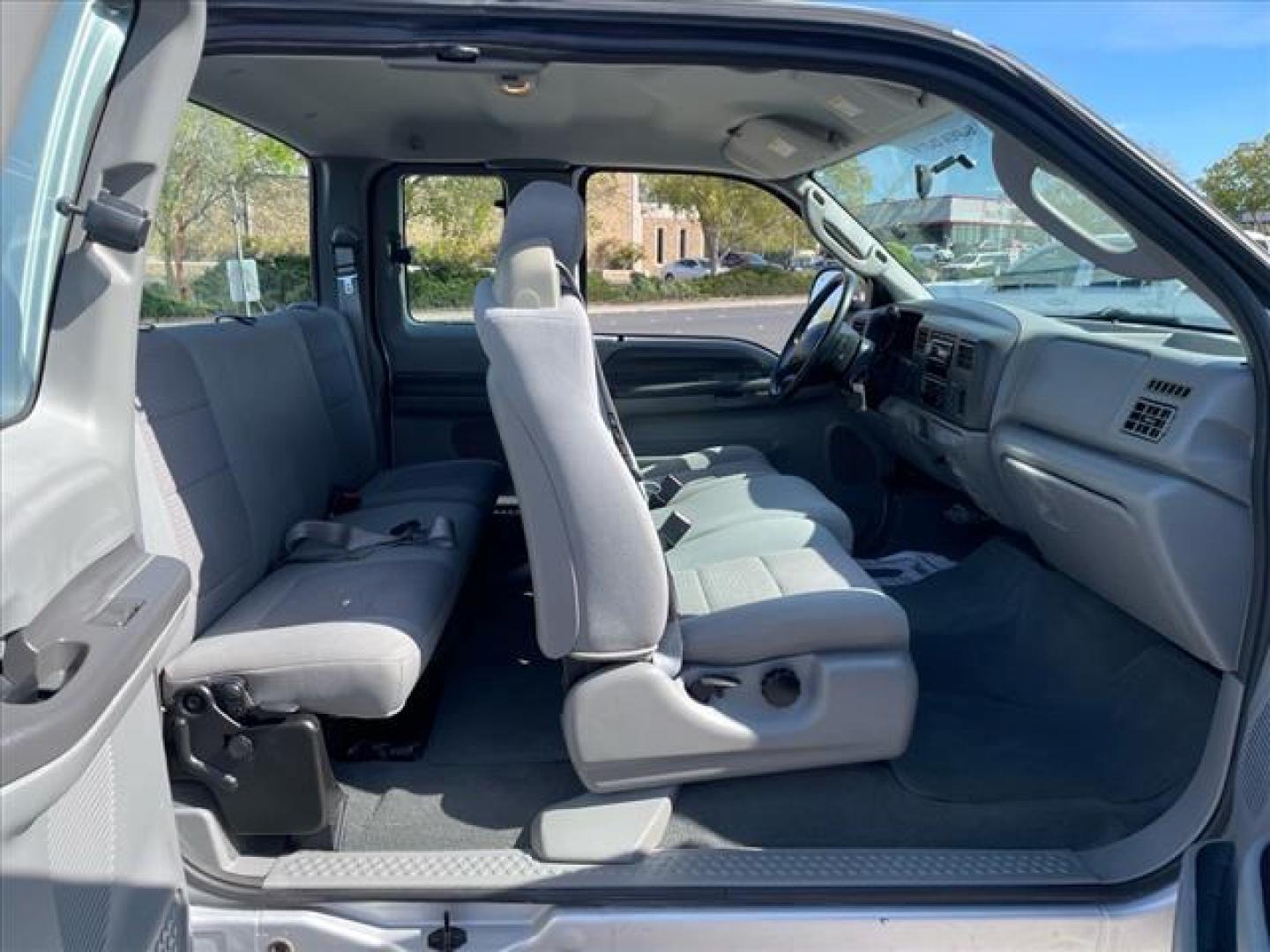 2004 Silver Clearcoat Metallic Ford F-350 Super Duty XLT (1FTSX31P84E) with an Power Stroke 6.0L Diesel Turbo V8 325hp 560ft. lbs. Other engine, 5-Speed Automatic transmission, located at 800 Riverside Ave, Roseville, CA, 95678, (916) 773-4549, 38.732265, -121.291039 - DIESEL SUPER CAB 4X4 FX4 XLT 91K MILES SERVICE RECORDS ONE OWNER CLEAN CARFAX - Photo#15