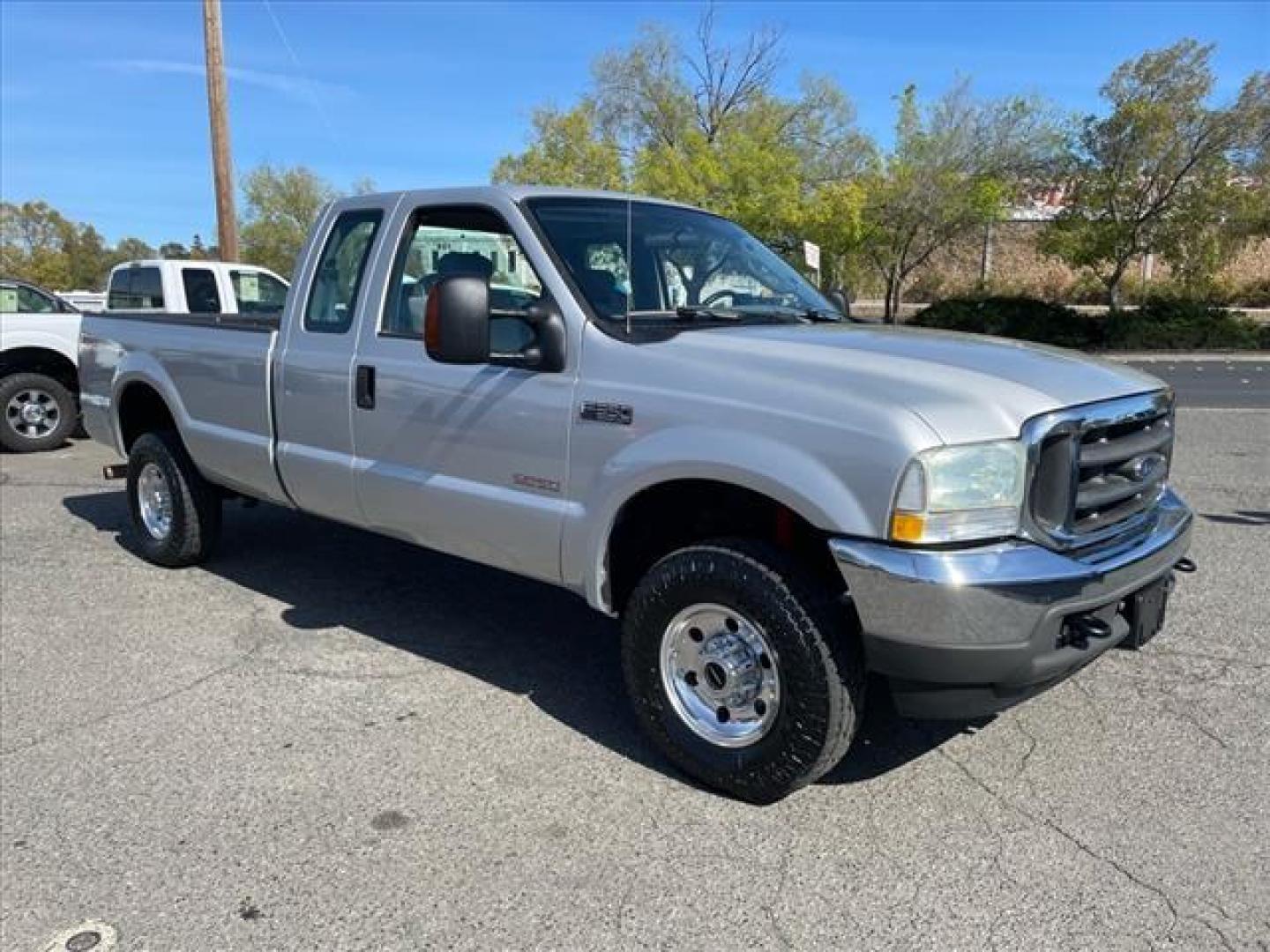 2004 Silver Clearcoat Metallic Ford F-350 Super Duty XLT (1FTSX31P84E) with an Power Stroke 6.0L Diesel Turbo V8 325hp 560ft. lbs. Other engine, 5-Speed Automatic transmission, located at 800 Riverside Ave, Roseville, CA, 95678, (916) 773-4549, 38.732265, -121.291039 - DIESEL SUPER CAB 4X4 FX4 XLT 91K MILES SERVICE RECORDS ONE OWNER CLEAN CARFAX - Photo#1