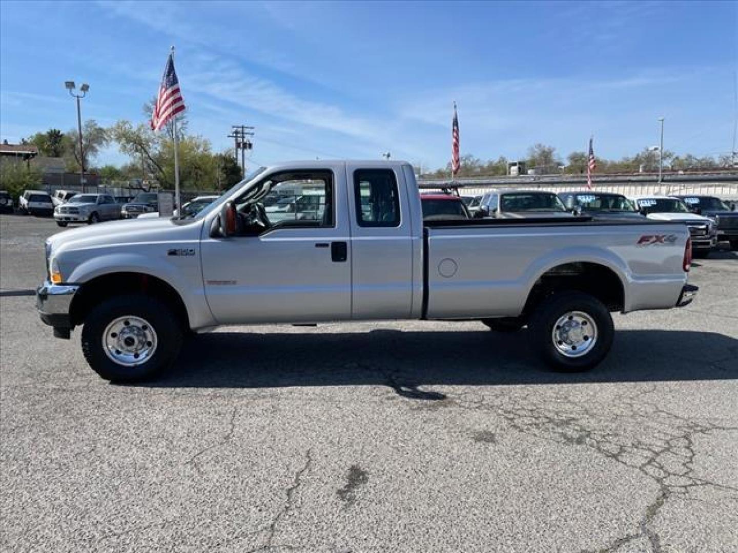 2004 Silver Clearcoat Metallic Ford F-350 Super Duty XLT (1FTSX31P84E) with an Power Stroke 6.0L Diesel Turbo V8 325hp 560ft. lbs. Other engine, 5-Speed Automatic transmission, located at 800 Riverside Ave, Roseville, CA, 95678, (916) 773-4549, 38.732265, -121.291039 - DIESEL SUPER CAB 4X4 FX4 XLT 91K MILES SERVICE RECORDS ONE OWNER CLEAN CARFAX - Photo#4