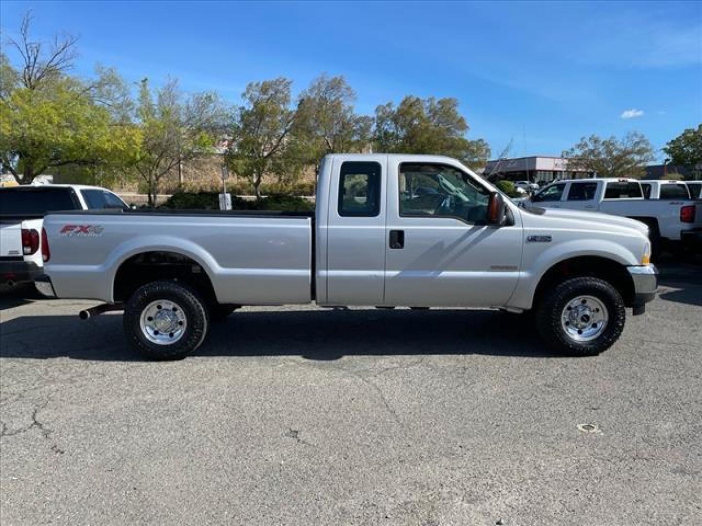 2004 Silver Clearcoat Metallic Ford F-350 Super Duty XLT (1FTSX31P84E) with an Power Stroke 6.0L Diesel Turbo V8 325hp 560ft. lbs. Other engine, 5-Speed Automatic transmission, located at 800 Riverside Ave, Roseville, CA, 95678, (916) 773-4549, 38.732265, -121.291039 - DIESEL SUPER CAB 4X4 FX4 XLT 91K MILES SERVICE RECORDS ONE OWNER CLEAN CARFAX - Photo#5