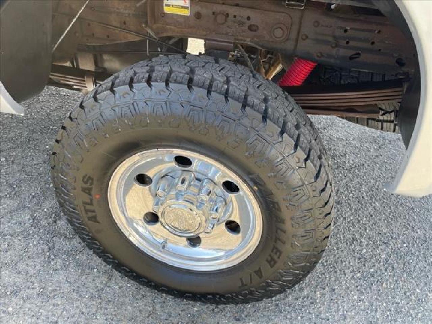2004 Silver Clearcoat Metallic Ford F-350 Super Duty XLT (1FTSX31P84E) with an Power Stroke 6.0L Diesel Turbo V8 325hp 560ft. lbs. Other engine, 5-Speed Automatic transmission, located at 800 Riverside Ave, Roseville, CA, 95678, (916) 773-4549, 38.732265, -121.291039 - DIESEL SUPER CAB 4X4 FX4 XLT 91K MILES SERVICE RECORDS ONE OWNER CLEAN CARFAX - Photo#6