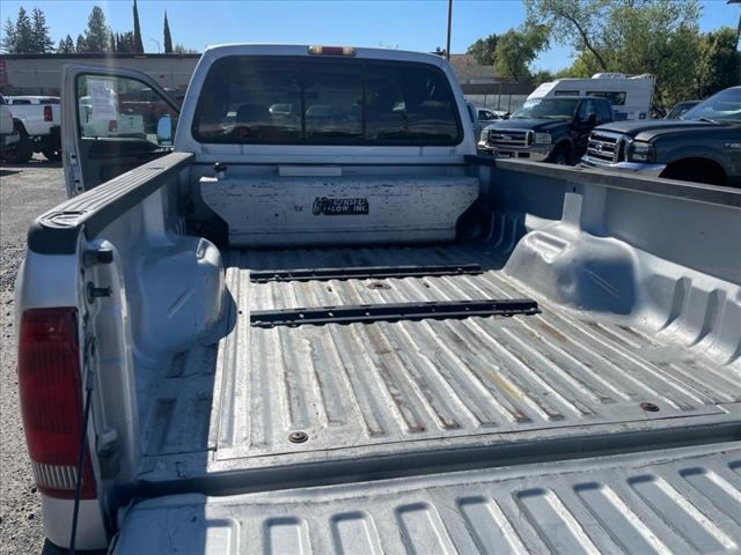 2004 Silver Clearcoat Metallic Ford F-350 Super Duty XLT (1FTWW32P24E) with an Power Stroke 6.0L Diesel Turbo V8 325hp 560ft. lbs. Other engine, 5-Speed Automatic transmission, located at 800 Riverside Ave, Roseville, CA, 95678, (916) 773-4549, 38.732265, -121.291039 - DIESEL CREW CAB DUALLY XLT LOW MILES MOON ROOF NEW TIRES NEW HIGH PRESSURE OIL PUMP NEW EGR AND OIL COOLER AUXILIARY FUEL TANK - Photo#9