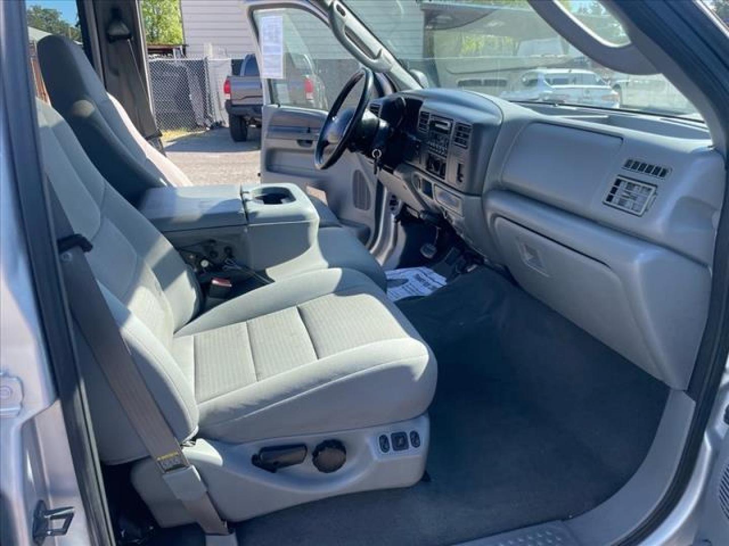 2004 Silver Clearcoat Metallic Ford F-350 Super Duty XLT (1FTWW32P24E) with an Power Stroke 6.0L Diesel Turbo V8 325hp 560ft. lbs. Other engine, 5-Speed Automatic transmission, located at 800 Riverside Ave, Roseville, CA, 95678, (916) 773-4549, 38.732265, -121.291039 - DIESEL CREW CAB DUALLY XLT LOW MILES MOON ROOF NEW TIRES NEW HIGH PRESSURE OIL PUMP NEW EGR AND OIL COOLER AUXILIARY FUEL TANK - Photo#15