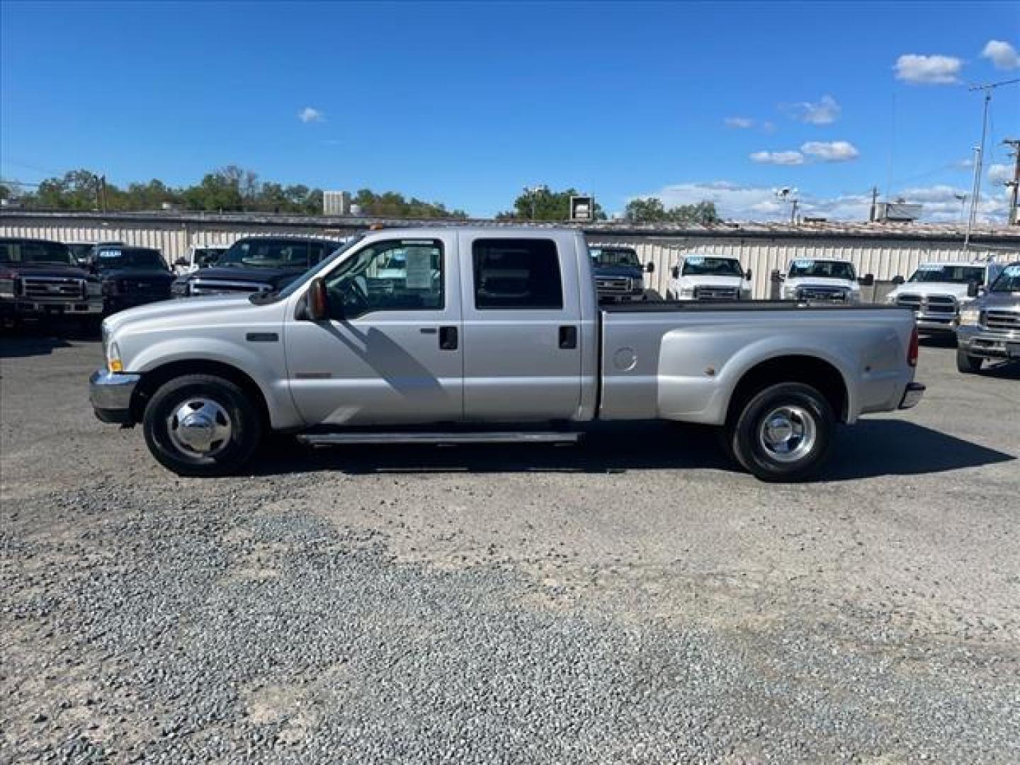 2004 Silver Clearcoat Metallic Ford F-350 Super Duty XLT (1FTWW32P24E) with an Power Stroke 6.0L Diesel Turbo V8 325hp 560ft. lbs. Other engine, 5-Speed Automatic transmission, located at 800 Riverside Ave, Roseville, CA, 95678, (916) 773-4549, 38.732265, -121.291039 - DIESEL CREW CAB DUALLY XLT LOW MILES MOON ROOF NEW TIRES NEW HIGH PRESSURE OIL PUMP NEW EGR AND OIL COOLER AUXILIARY FUEL TANK - Photo#4