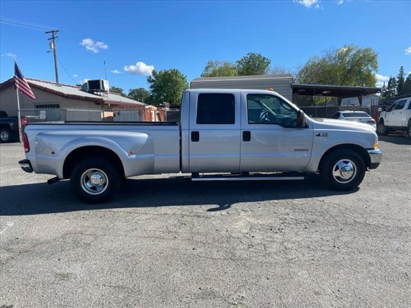 2004 Silver Clearcoat Metallic Ford F-350 Super Duty XLT (1FTWW32P24E) with an Power Stroke 6.0L Diesel Turbo V8 325hp 560ft. lbs. Other engine, 5-Speed Automatic transmission, located at 800 Riverside Ave, Roseville, CA, 95678, (916) 773-4549, 38.732265, -121.291039 - DIESEL CREW CAB DUALLY XLT LOW MILES MOON ROOF NEW TIRES NEW HIGH PRESSURE OIL PUMP NEW EGR AND OIL COOLER AUXILIARY FUEL TANK - Photo#5