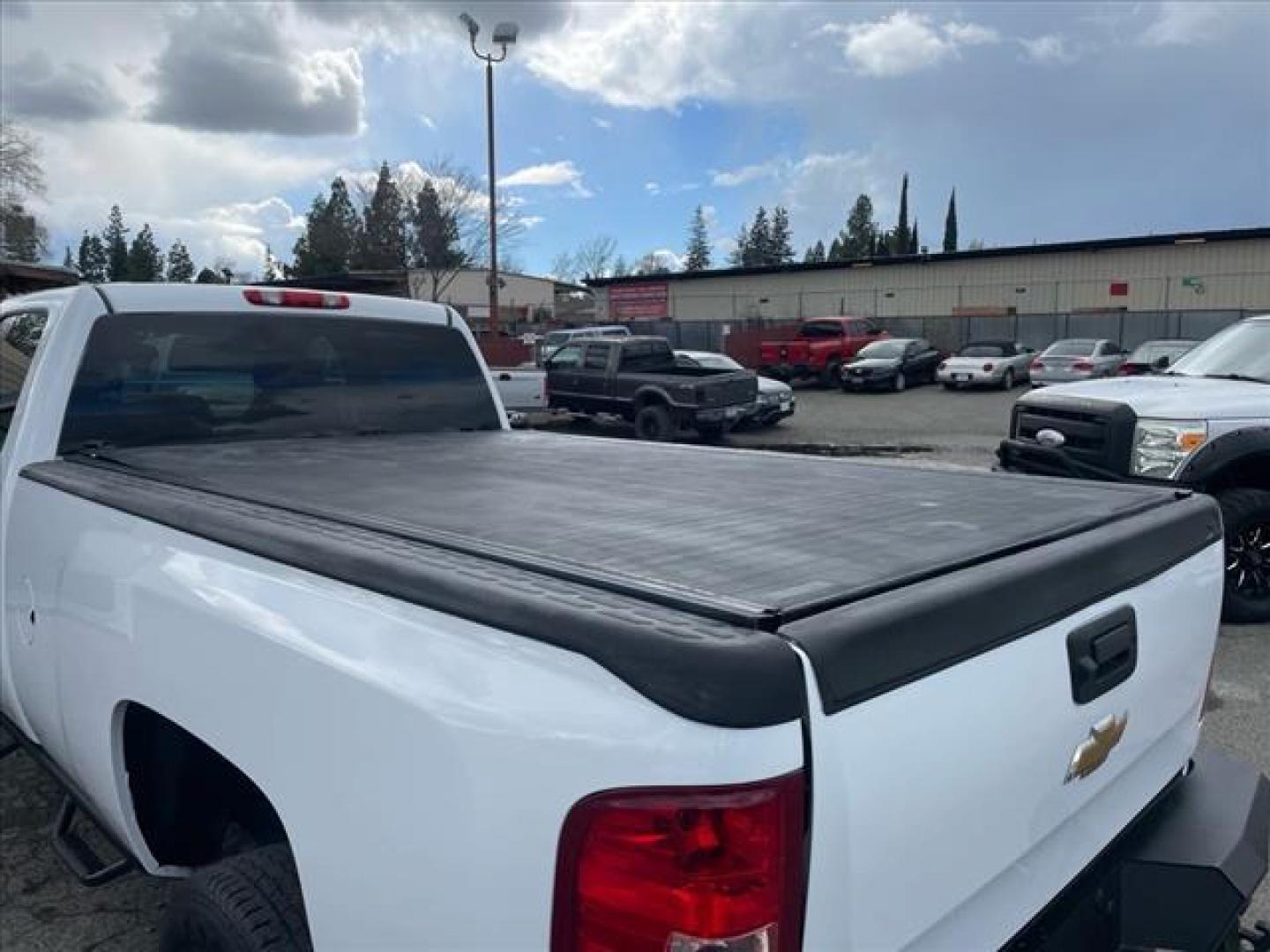 2013 Summit White Chevrolet Silverado 2500HD LT (1GC1KXE83DF) with an 6.6L Duramax 6.6L Diesel Turbo V8 397hp 765ft. lbs. Common Rail Direct Injection engine, Allison 1000 6-Speed Shiftable Automatic transmission, located at 800 Riverside Ave, Roseville, CA, 95678, (916) 773-4549, 38.732265, -121.291039 - Photo#8