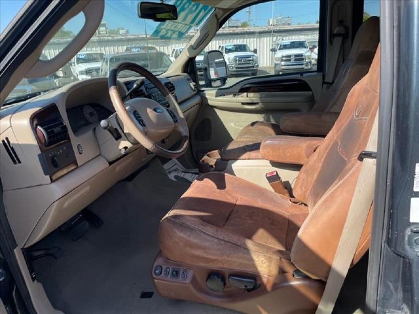 2006 Dark Green Satin Clearcoat Metallic Ford F-350 Super Duty King Ranch (1FTWW31P56E) with an 0.0 8 Cylinder Direct Injection engine, 5-Speed Automatic transmission, located at 800 Riverside Ave, Roseville, CA, 95678, (916) 773-4549, 38.732265, -121.291039 - DIESEL CREW CAB 4X4 FX4 KING RANCH LOW MILES - Photo#12