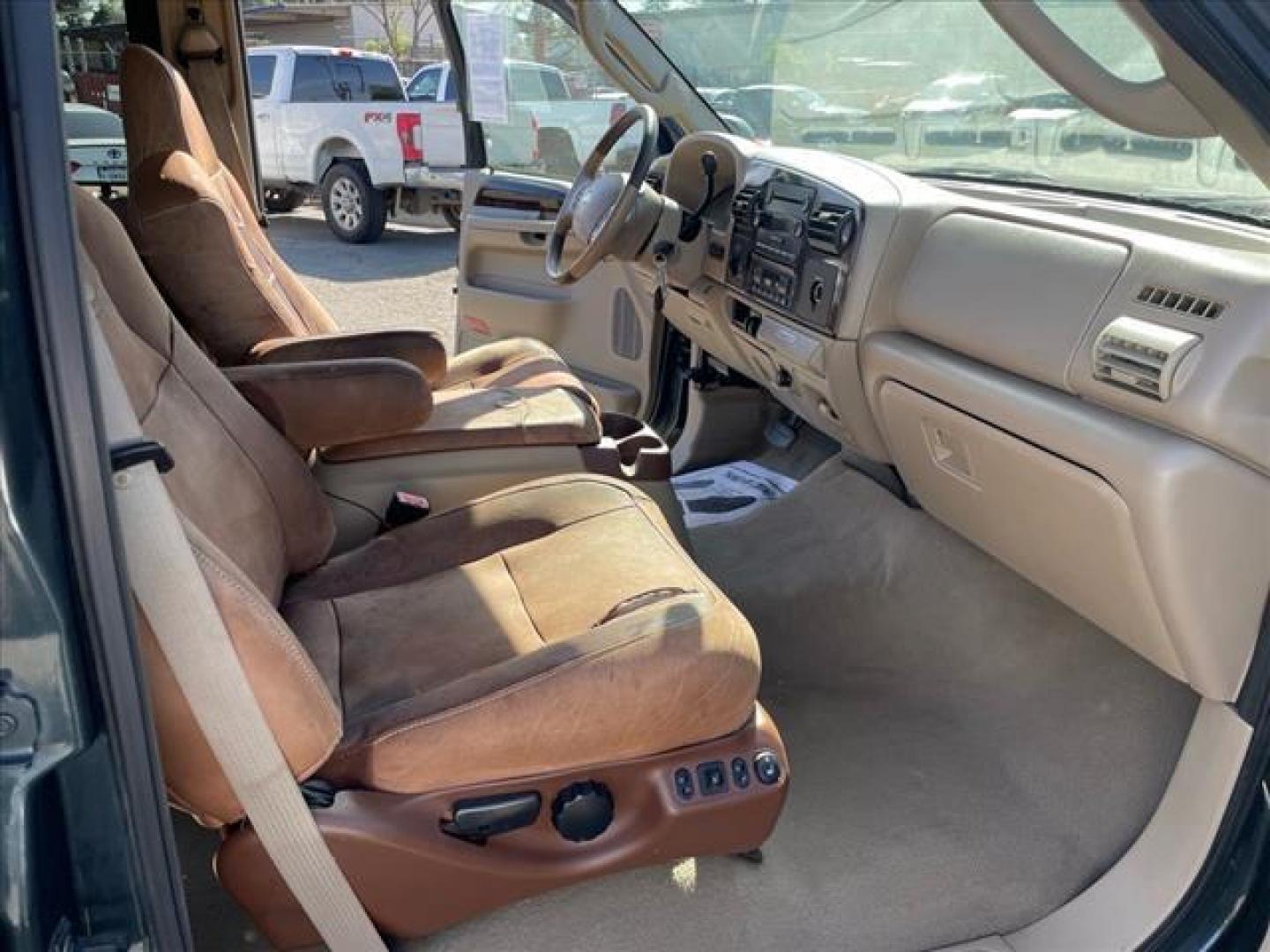 2006 Dark Green Satin Clearcoat Metallic Ford F-350 Super Duty King Ranch (1FTWW31P56E) with an 0.0 8 Cylinder Direct Injection engine, 5-Speed Automatic transmission, located at 800 Riverside Ave, Roseville, CA, 95678, (916) 773-4549, 38.732265, -121.291039 - DIESEL CREW CAB 4X4 FX4 KING RANCH LOW MILES - Photo#14