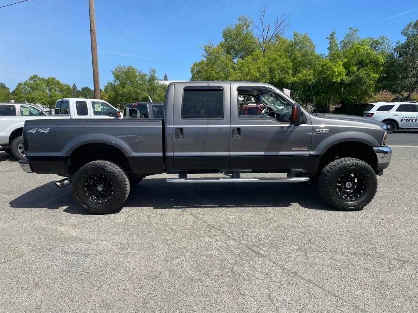 2003 Dark Shadow Grey Metallic/Black Ford F-250 Super Duty Lariat (1FTNW21P53E) with an Power Stroke 6.0L Diesel Turbo V8 325hp 560ft. lbs. Other engine, 5-Speed Automatic transmission, located at 800 Riverside Ave, Roseville, CA, 95678, (916) 773-4549, 38.732265, -121.291039 - Photo#3