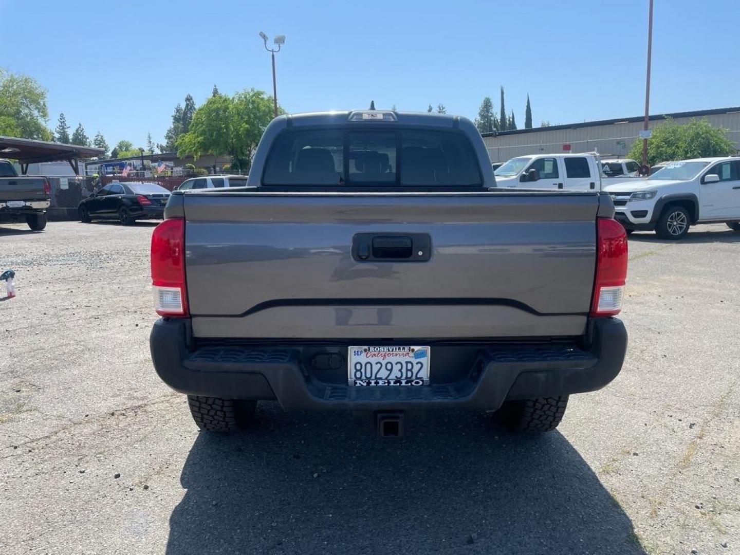 2017 Magnetic Gray Metallic Toyota Tacoma TRD Off-Road (3TMCZ5AN1HM) with an 3.5L 3.5L V6 278hp 265ft. lbs. Direct Injection engine, 6-Speed Shiftable Automatic transmission, located at 800 Riverside Ave, Roseville, CA, 95678, (916) 773-4549, 38.732265, -121.291039 - DOUBLE CAB TRD OFF ROAD 4X4 - Photo#8