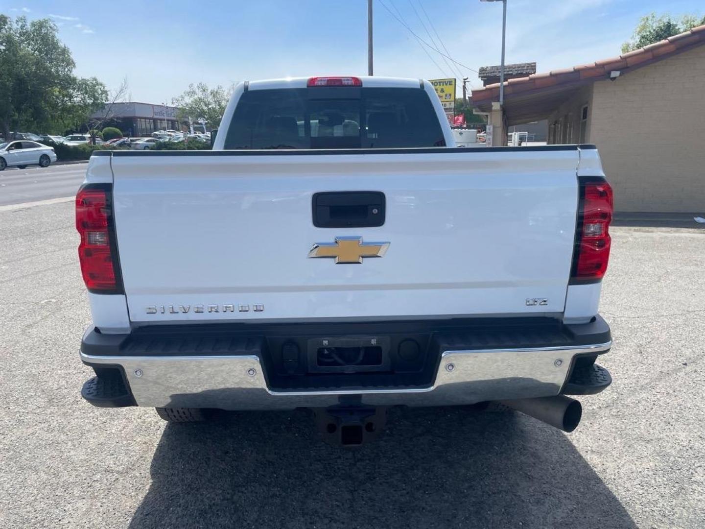 2016 Summit White Chevrolet Silverado 2500HD LTZ (1GC1KWE80GF) with an 6.6L Duramax 6.6L Diesel Turbo V8 397hp 765ft. lbs. Common Rail Direct Injection engine, Allison 1000 6-Speed Shiftable Automatic transmission, located at 800 Riverside Ave, Roseville, CA, 95678, (916) 773-4549, 38.732265, -121.291039 - DURAMAX DIESEL CREW CAB 4X4 LTZ LOW MILES MOON ROOF ALLISON TRANSMISSION ONE OWNER - Photo#9