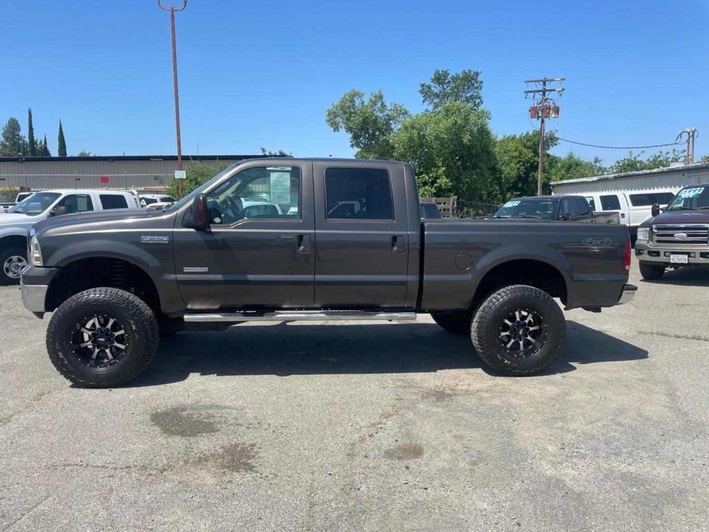 2006 Brown Ford F-250 Super Duty Lariat (1FTSW21P16E) with an 6.0L Power Stroke 6.0L Diesel Turbo V8 325hp 560ft. lbs. Direct Injection engine, 5-Speed Automatic transmission, located at 800 Riverside Ave, Roseville, CA, 95678, (916) 773-4549, 38.732265, -121.291039 - DIESEL CREW CAB 4X4 LARIAT LIFTED HEADSTUDS BULLET PROOF EGR COOLER SERVICE RECORDS - Photo#4