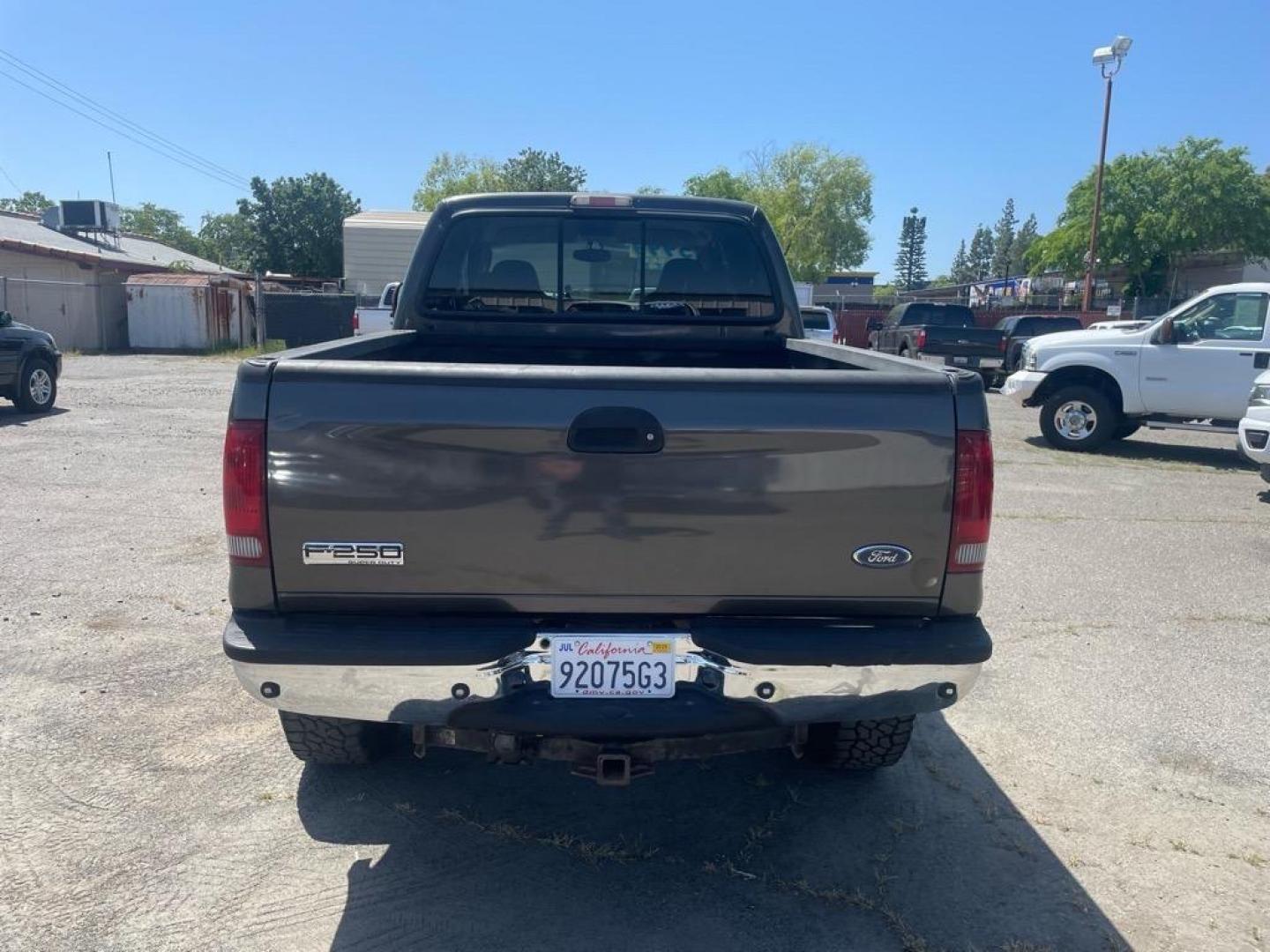 2006 Brown Ford F-250 Super Duty Lariat (1FTSW21P16E) with an 6.0L Power Stroke 6.0L Diesel Turbo V8 325hp 560ft. lbs. Direct Injection engine, 5-Speed Automatic transmission, located at 800 Riverside Ave, Roseville, CA, 95678, (916) 773-4549, 38.732265, -121.291039 - DIESEL CREW CAB 4X4 LARIAT LIFTED HEADSTUDS BULLET PROOF EGR COOLER SERVICE RECORDS - Photo#7