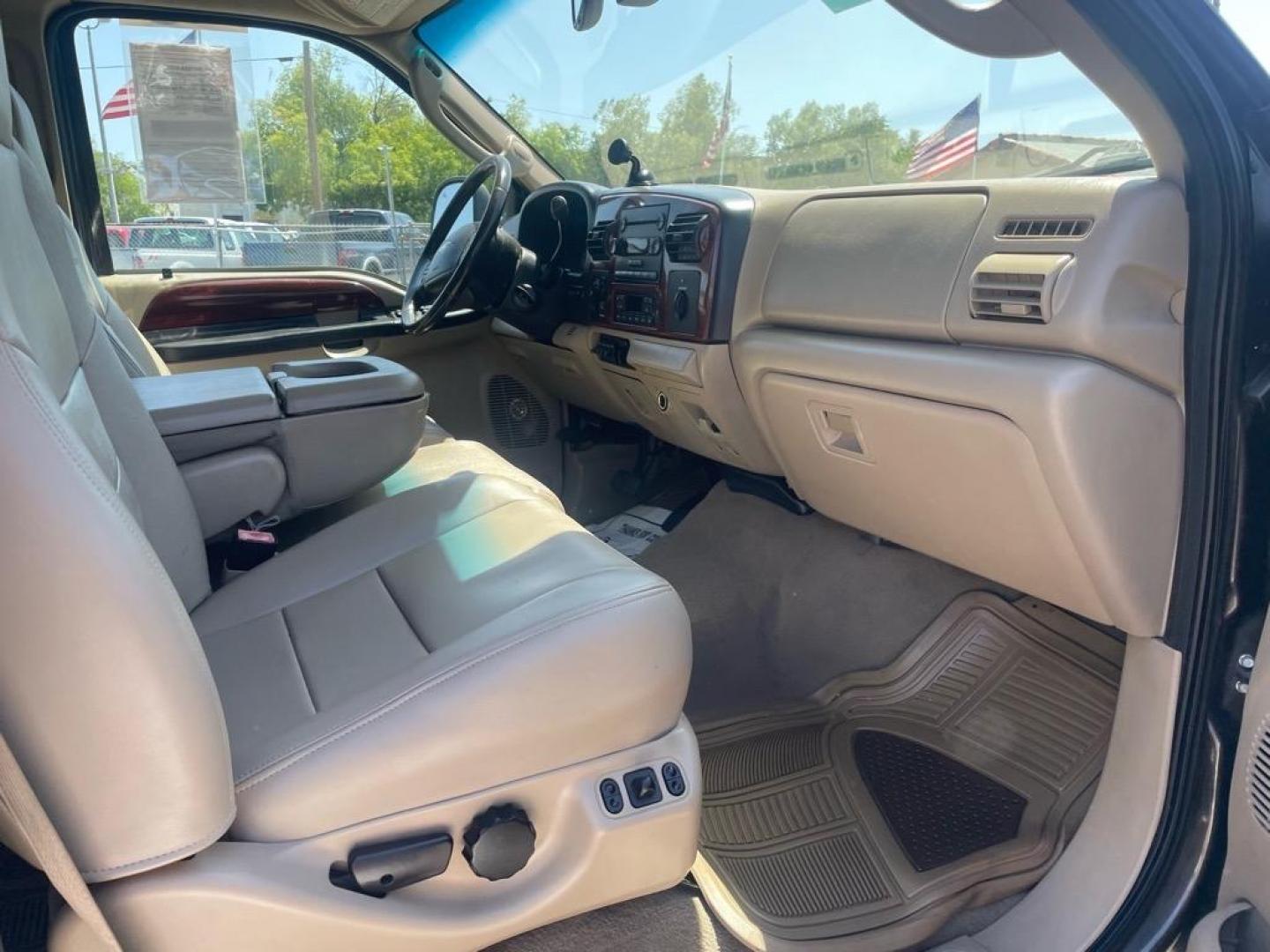 2006 Brown Ford F-250 Super Duty Lariat (1FTSW21P16E) with an 6.0L Power Stroke 6.0L Diesel Turbo V8 325hp 560ft. lbs. Direct Injection engine, 5-Speed Automatic transmission, located at 800 Riverside Ave, Roseville, CA, 95678, (916) 773-4549, 38.732265, -121.291039 - DIESEL CREW CAB 4X4 LARIAT LIFTED HEADSTUDS BULLET PROOF EGR COOLER SERVICE RECORDS - Photo#10