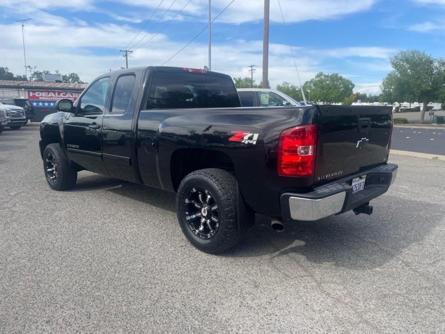 2013 Black Chevrolet Silverado 1500 LTZ (1GCRKTE7XDZ) with an 5.3L Vortec 5.3L Flex Fuel V8 315hp 335ft. lbs. Other engine, 6-Speed Shiftable Automatic transmission, located at 800 Riverside Ave, Roseville, CA, 95678, (916) 773-4549, 38.732265, -121.291039 - 4X4 Z71EXTENDED CAB LTZ LOW MILES - Photo#2