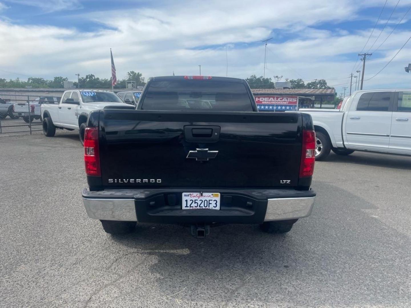 2013 Black Chevrolet Silverado 1500 LTZ (1GCRKTE7XDZ) with an 5.3L Vortec 5.3L Flex Fuel V8 315hp 335ft. lbs. Other engine, 6-Speed Shiftable Automatic transmission, located at 800 Riverside Ave, Roseville, CA, 95678, (916) 773-4549, 38.732265, -121.291039 - 4X4 Z71EXTENDED CAB LTZ LOW MILES - Photo#8