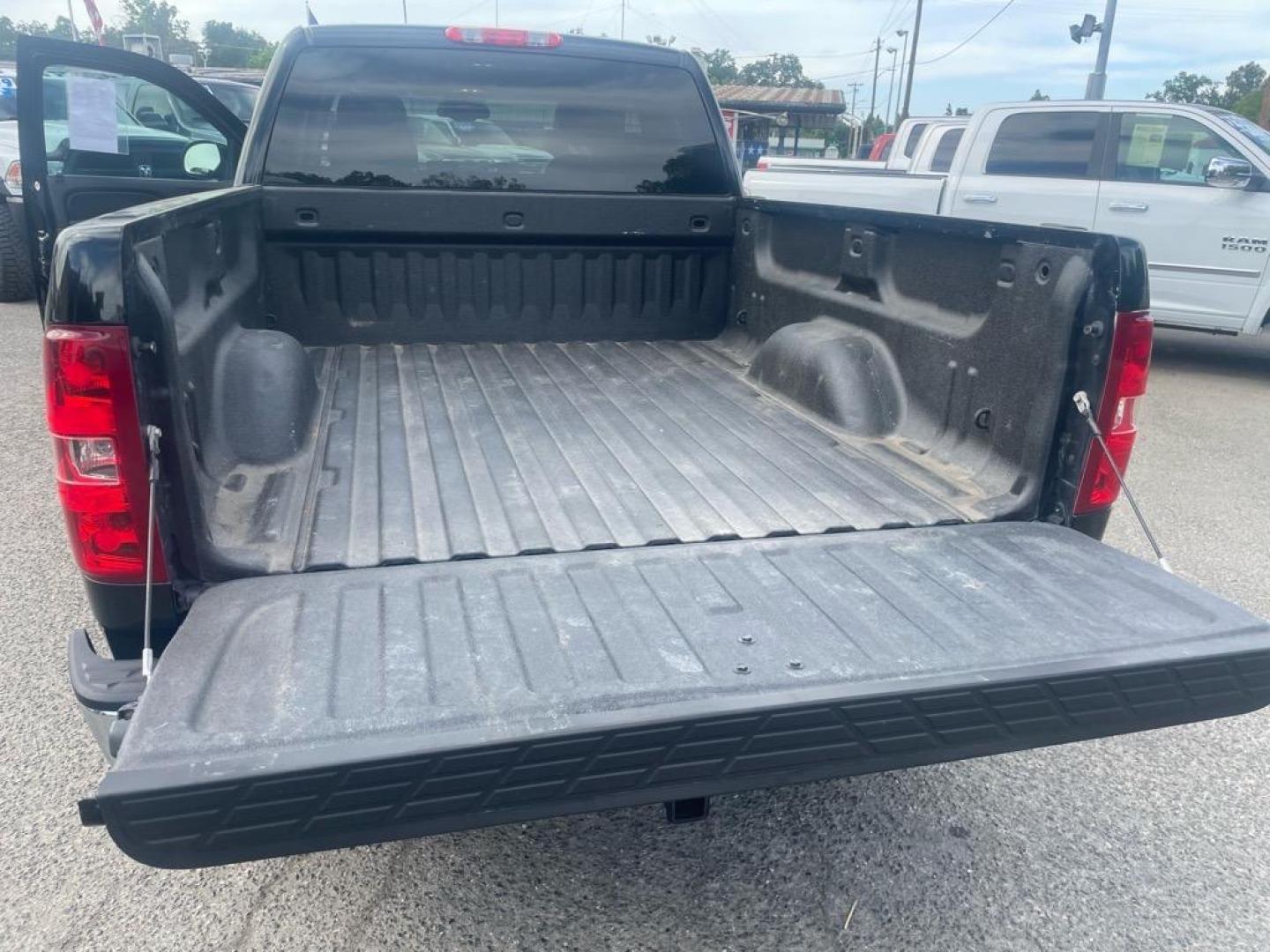 2013 Black Chevrolet Silverado 1500 LTZ (1GCRKTE7XDZ) with an 5.3L Vortec 5.3L Flex Fuel V8 315hp 335ft. lbs. Other engine, 6-Speed Shiftable Automatic transmission, located at 800 Riverside Ave, Roseville, CA, 95678, (916) 773-4549, 38.732265, -121.291039 - 4X4 Z71EXTENDED CAB LTZ LOW MILES - Photo#9