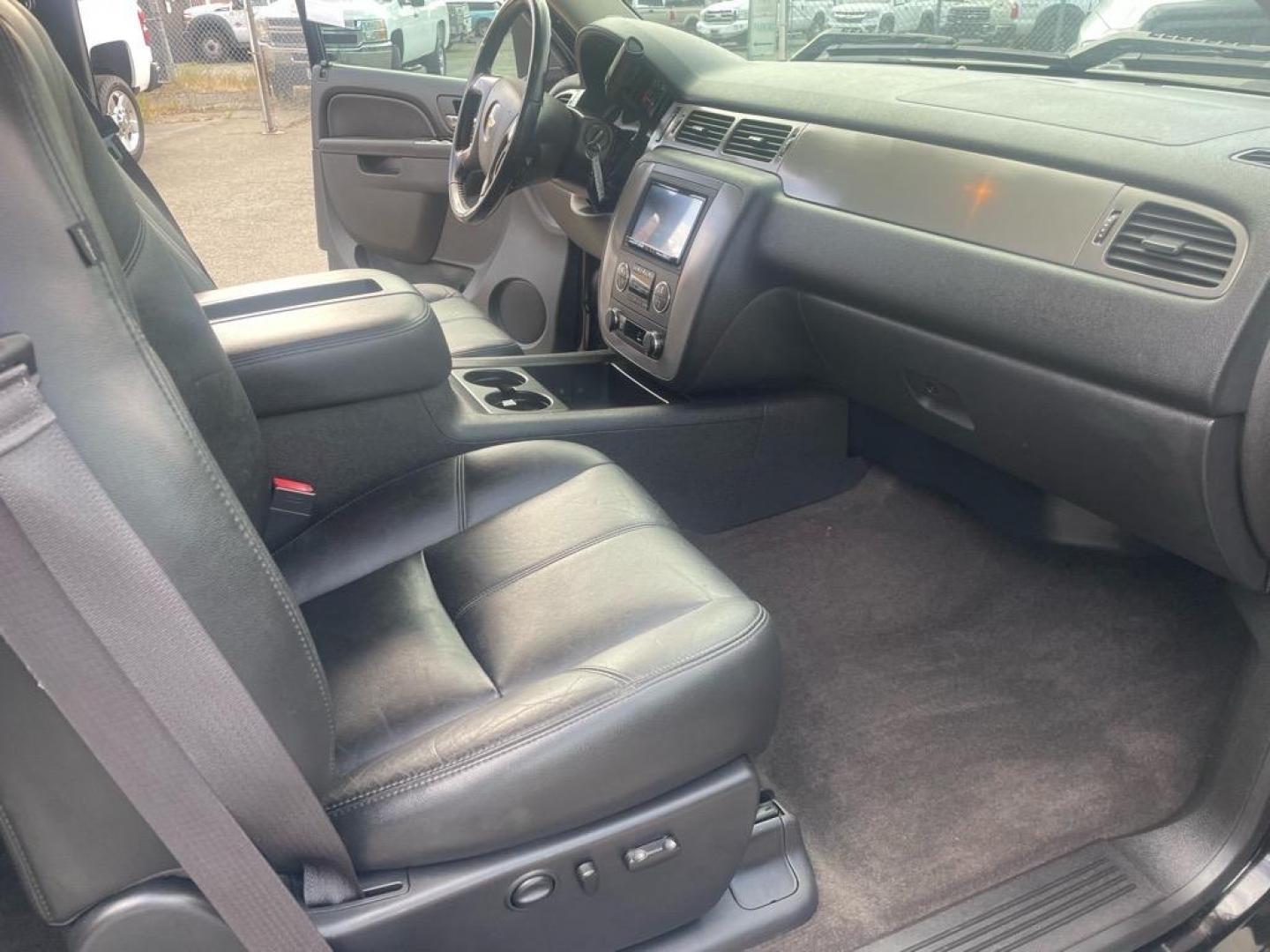 2013 Black Chevrolet Silverado 1500 LTZ (1GCRKTE7XDZ) with an 5.3L Vortec 5.3L Flex Fuel V8 315hp 335ft. lbs. Other engine, 6-Speed Shiftable Automatic transmission, located at 800 Riverside Ave, Roseville, CA, 95678, (916) 773-4549, 38.732265, -121.291039 - 4X4 Z71EXTENDED CAB LTZ LOW MILES - Photo#12