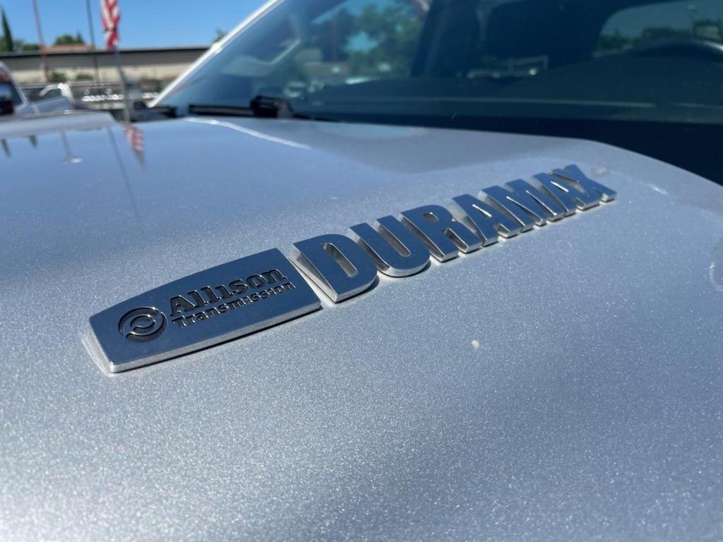 2015 Silver Ice Metallic Chevrolet Silverado 2500HD LT (1GC1KVE87FF) with an 6.6L Duramax 6.6L Diesel Turbo V8 397hp 765ft. lbs. Common Rail Direct Injection engine, Allison 1000 6-Speed Shiftable Automatic transmission, located at 800 Riverside Ave, Roseville, CA, 95678, (916) 773-4549, 38.732265, -121.291039 - DURAMAX DIESEL CREW CAB 4X4 LT ALLISON TRANSMISSION ONE OWNER CLEAN CARFAX - Photo#2