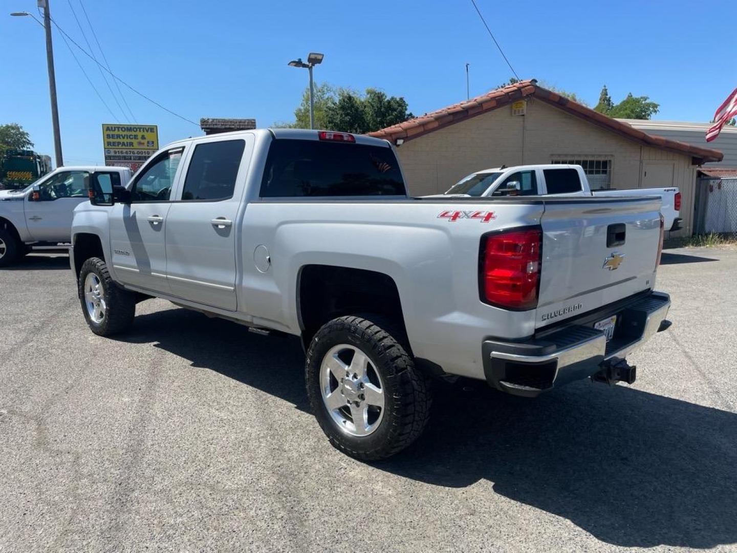 2015 Silver Ice Metallic Chevrolet Silverado 2500HD LT (1GC1KVE87FF) with an 6.6L Duramax 6.6L Diesel Turbo V8 397hp 765ft. lbs. Common Rail Direct Injection engine, Allison 1000 6-Speed Shiftable Automatic transmission, located at 800 Riverside Ave, Roseville, CA, 95678, (916) 773-4549, 38.732265, -121.291039 - DURAMAX DIESEL CREW CAB 4X4 LT ALLISON TRANSMISSION ONE OWNER CLEAN CARFAX - Photo#3