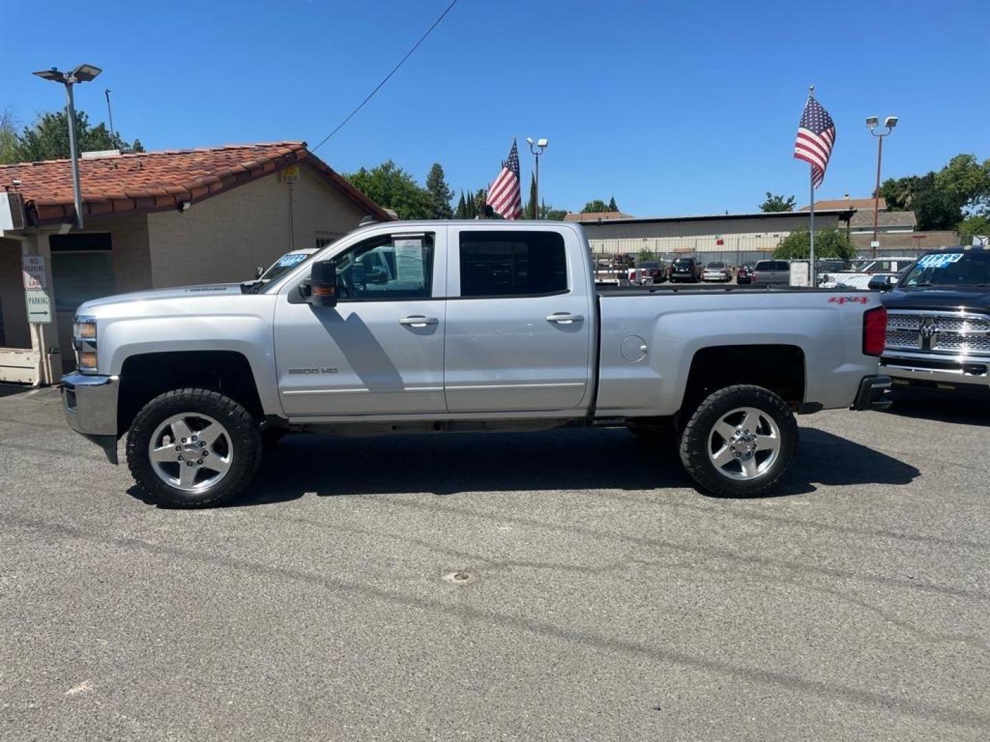 2015 Silver Ice Metallic Chevrolet Silverado 2500HD LT (1GC1KVE87FF) with an 6.6L Duramax 6.6L Diesel Turbo V8 397hp 765ft. lbs. Common Rail Direct Injection engine, Allison 1000 6-Speed Shiftable Automatic transmission, located at 800 Riverside Ave, Roseville, CA, 95678, (916) 773-4549, 38.732265, -121.291039 - DURAMAX DIESEL CREW CAB 4X4 LT ALLISON TRANSMISSION ONE OWNER CLEAN CARFAX - Photo#5