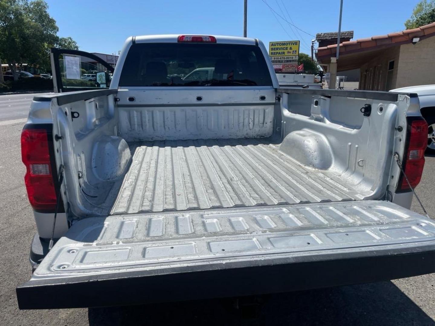 2015 Silver Ice Metallic Chevrolet Silverado 2500HD LT (1GC1KVE87FF) with an 6.6L Duramax 6.6L Diesel Turbo V8 397hp 765ft. lbs. Common Rail Direct Injection engine, Allison 1000 6-Speed Shiftable Automatic transmission, located at 800 Riverside Ave, Roseville, CA, 95678, (916) 773-4549, 38.732265, -121.291039 - DURAMAX DIESEL CREW CAB 4X4 LT ALLISON TRANSMISSION ONE OWNER CLEAN CARFAX - Photo#9