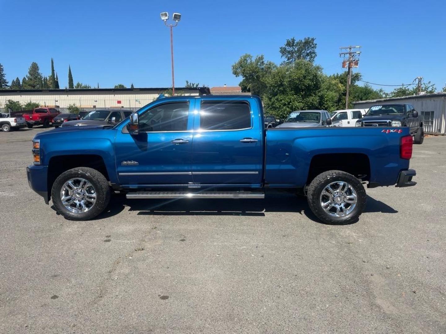 2019 Deep Ocean Blue Metallic Chevrolet Silverado 2500HD High Country (1GC1KUEY9KF) with an 6.6L Duramax 6.6L Biodiesel Turbo V8 445hp 910ft. lbs. Common Rail Direct Injection engine, Allison 1000 6-Speed Shiftable Automatic transmission, located at 800 Riverside Ave, Roseville, CA, 95678, (916) 773-4549, 38.732265, -121.291039 - DURAMAX DIESEL CREW CAB 4X4 HIGH COUNTRY ALLISON TRANSMISSION ONE OWNER - Photo#5