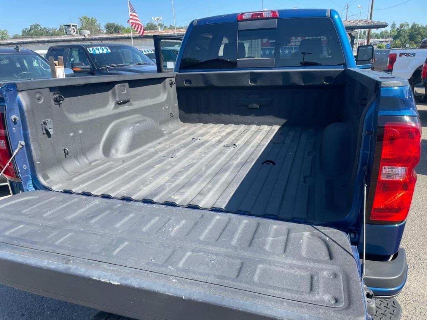 2019 Deep Ocean Blue Metallic Chevrolet Silverado 2500HD High Country (1GC1KUEY9KF) with an 6.6L Duramax 6.6L Biodiesel Turbo V8 445hp 910ft. lbs. Common Rail Direct Injection engine, Allison 1000 6-Speed Shiftable Automatic transmission, located at 800 Riverside Ave, Roseville, CA, 95678, (916) 773-4549, 38.732265, -121.291039 - DURAMAX DIESEL CREW CAB 4X4 HIGH COUNTRY ALLISON TRANSMISSION ONE OWNER - Photo#10