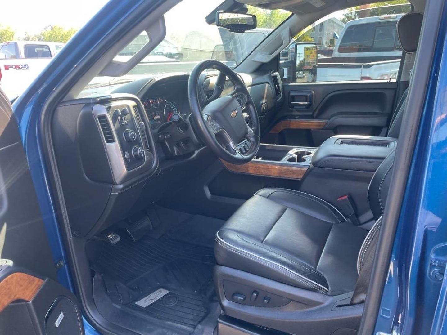2019 Deep Ocean Blue Metallic Chevrolet Silverado 2500HD High Country (1GC1KUEY9KF) with an 6.6L Duramax 6.6L Biodiesel Turbo V8 445hp 910ft. lbs. Common Rail Direct Injection engine, Allison 1000 6-Speed Shiftable Automatic transmission, located at 800 Riverside Ave, Roseville, CA, 95678, (916) 773-4549, 38.732265, -121.291039 - DURAMAX DIESEL CREW CAB 4X4 HIGH COUNTRY ALLISON TRANSMISSION ONE OWNER - Photo#12