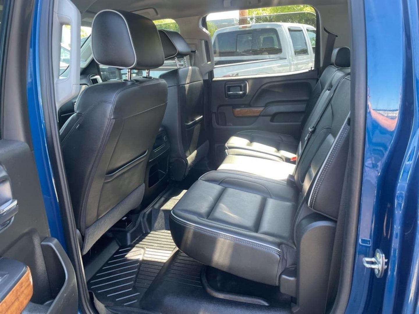 2019 Deep Ocean Blue Metallic Chevrolet Silverado 2500HD High Country (1GC1KUEY9KF) with an 6.6L Duramax 6.6L Biodiesel Turbo V8 445hp 910ft. lbs. Common Rail Direct Injection engine, Allison 1000 6-Speed Shiftable Automatic transmission, located at 800 Riverside Ave, Roseville, CA, 95678, (916) 773-4549, 38.732265, -121.291039 - DURAMAX DIESEL CREW CAB 4X4 HIGH COUNTRY ALLISON TRANSMISSION ONE OWNER - Photo#13
