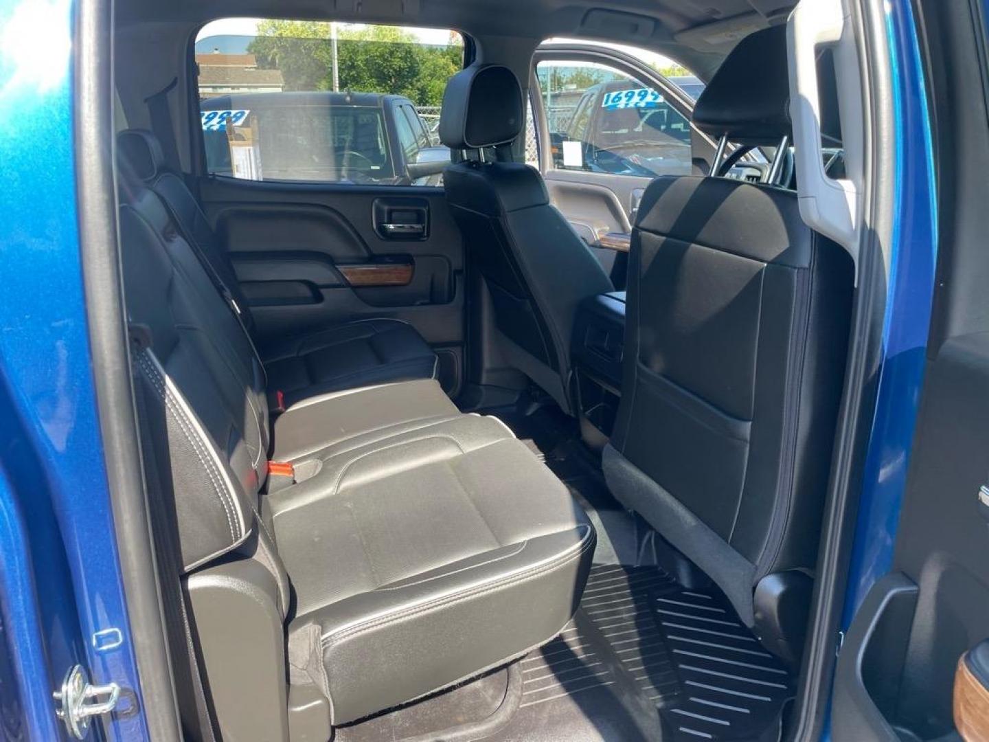 2019 Deep Ocean Blue Metallic Chevrolet Silverado 2500HD High Country (1GC1KUEY9KF) with an 6.6L Duramax 6.6L Biodiesel Turbo V8 445hp 910ft. lbs. Common Rail Direct Injection engine, Allison 1000 6-Speed Shiftable Automatic transmission, located at 800 Riverside Ave, Roseville, CA, 95678, (916) 773-4549, 38.732265, -121.291039 - DURAMAX DIESEL CREW CAB 4X4 HIGH COUNTRY ALLISON TRANSMISSION ONE OWNER - Photo#15