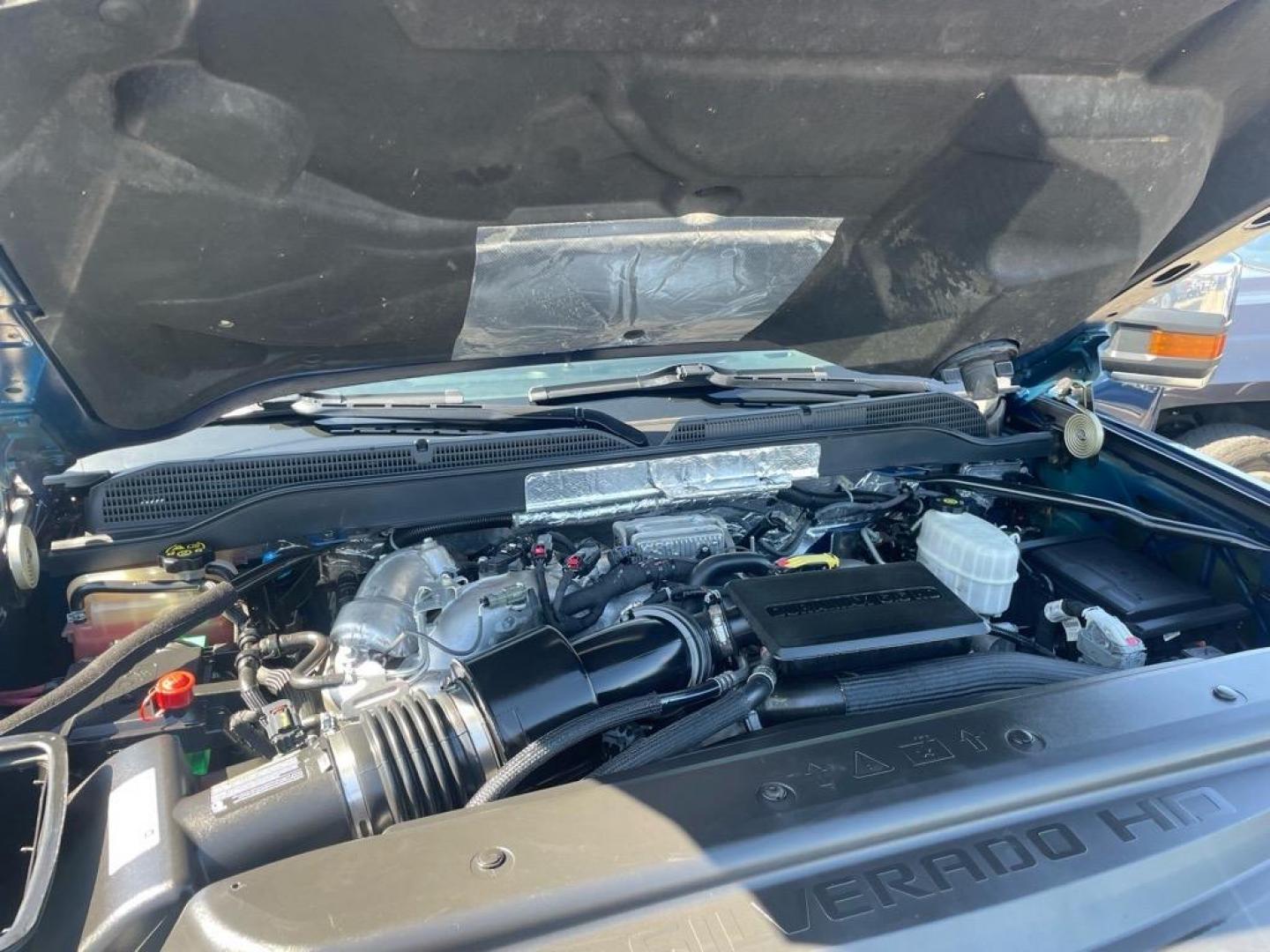 2019 Deep Ocean Blue Metallic Chevrolet Silverado 2500HD High Country (1GC1KUEY9KF) with an 6.6L Duramax 6.6L Biodiesel Turbo V8 445hp 910ft. lbs. Common Rail Direct Injection engine, Allison 1000 6-Speed Shiftable Automatic transmission, located at 800 Riverside Ave, Roseville, CA, 95678, (916) 773-4549, 38.732265, -121.291039 - DURAMAX DIESEL CREW CAB 4X4 HIGH COUNTRY ALLISON TRANSMISSION ONE OWNER - Photo#16