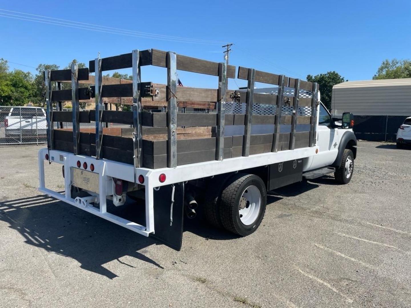 2016 Oxford White Ford F-550 Super Duty XL (1FDUF5GT6GE) with an 0.0 8 Cylinder Common Rail Direct Injection engine, 6-Speed Automatic transmission, located at 800 Riverside Ave, Roseville, CA, 95678, (916) 773-4549, 38.732265, -121.291039 - Photo#4