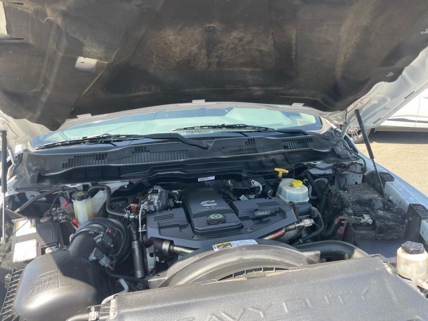 2017 Bright White Clear Coat RAM 3500 Tradesman (3C63RRGL9HG) with an 6.7L Cummins 6.7L Diesel Turbo I6 350hp 660ft. lbs. Common Rail Direct Injection engine, Automatic transmission, located at 800 Riverside Ave, Roseville, CA, 95678, (916) 773-4549, 38.732265, -121.291039 - Photo#13