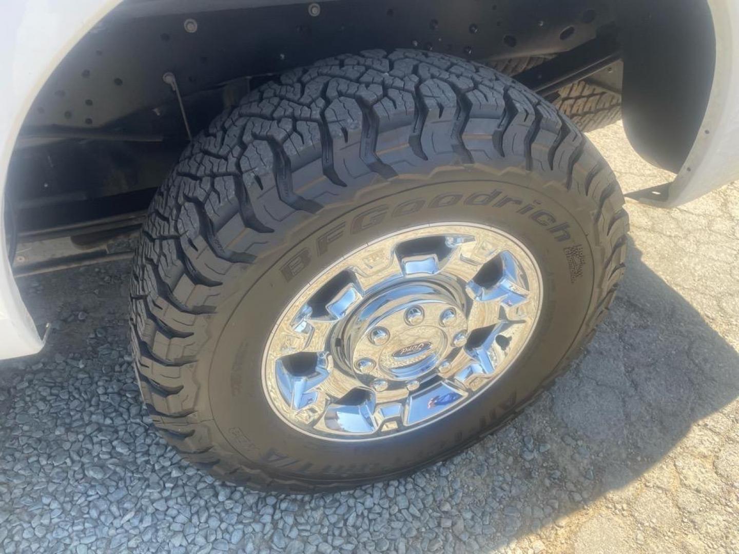 2016 Oxford White Ford F-250 Super Duty Lariat (1FT7W2BT4GE) with an 6.7L Power Stroke 6.7L Biodiesel Turbo V8 440hp 860ft. lbs. Common Rail Direct Injection engine, 6-Speed Shiftable Automatic transmission, located at 800 Riverside Ave, Roseville, CA, 95678, (916) 773-4549, 38.732265, -121.291039 - DIESEL CREW CAB 4X4 LARIAT MOON ROOF ONE OWNER SERVICE RECORDS ON CLEAN CARFAX - Photo#13
