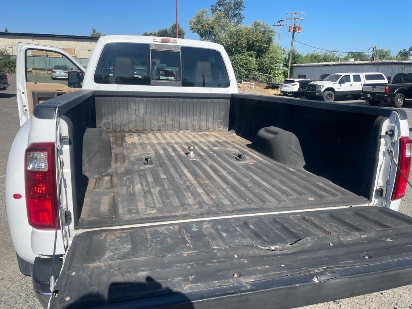 2014 Oxford White Ford F-350 Super Duty Lariat (1FT8W3CT8EE) with an 6.7L Power Stroke 6.7L Biodiesel Turbo V8 400hp 800ft. lbs. Common Rail Direct Injection engine, 6-Speed Shiftable Automatic transmission, located at 800 Riverside Ave, Roseville, CA, 95678, (916) 773-4549, 38.732265, -121.291039 - DIESEL CREW CAB DUALLY LARIAT SERVICE RECORDS ON CLEAN CARFAX - Photo#9