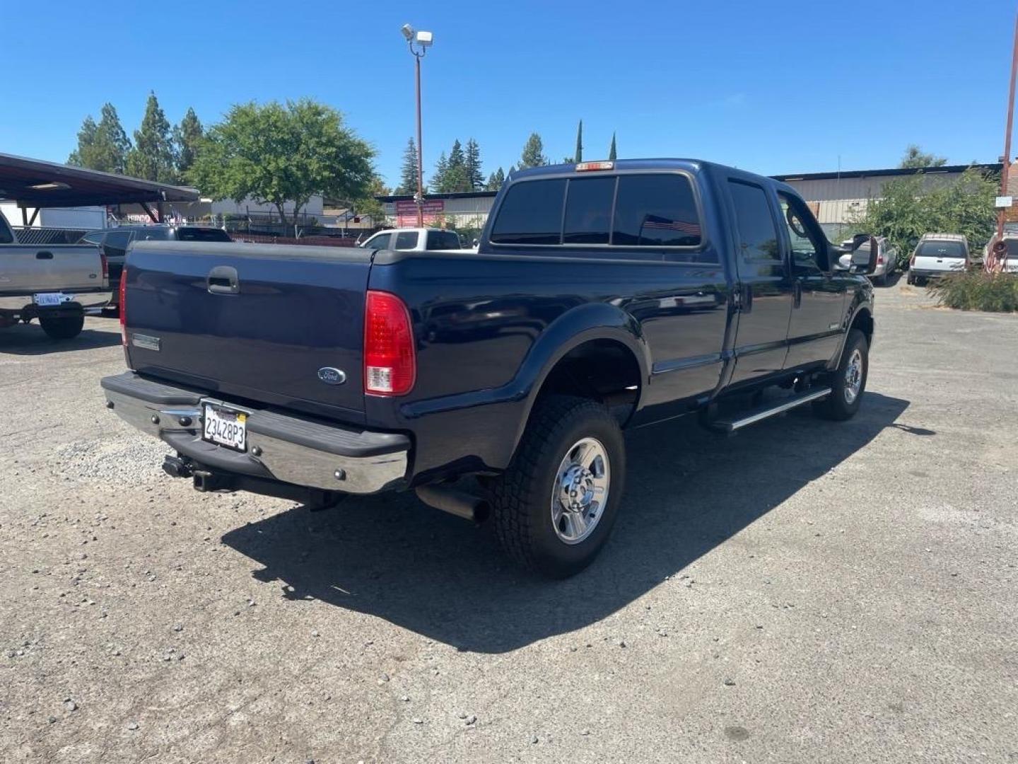 2005 True Blue Clearcoat Metallic Ford F-350 Super Duty Lariat (1FTWW31P25E) with an 6.0L Power Stroke 6.0L Diesel Turbo V8 325hp 560ft. lbs. Direct Injection engine, 5-Speed Automatic transmission, located at 800 Riverside Ave, Roseville, CA, 95678, (916) 773-4549, 38.732265, -121.291039 - DIESEL CREW CAB 4X4 LARIAT LOW MILES BULLET PROOF EGR AND OIL COOLER MOON ROOF CLEAN CARFAX - Photo#3