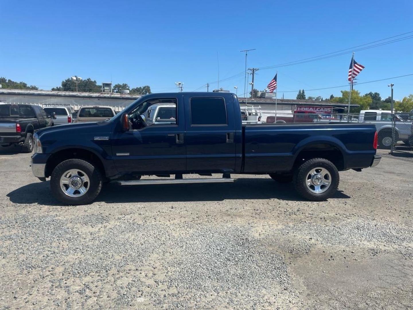 2005 True Blue Clearcoat Metallic Ford F-350 Super Duty Lariat (1FTWW31P25E) with an 6.0L Power Stroke 6.0L Diesel Turbo V8 325hp 560ft. lbs. Direct Injection engine, 5-Speed Automatic transmission, located at 800 Riverside Ave, Roseville, CA, 95678, (916) 773-4549, 38.732265, -121.291039 - DIESEL CREW CAB 4X4 LARIAT LOW MILES BULLET PROOF EGR AND OIL COOLER MOON ROOF CLEAN CARFAX - Photo#4